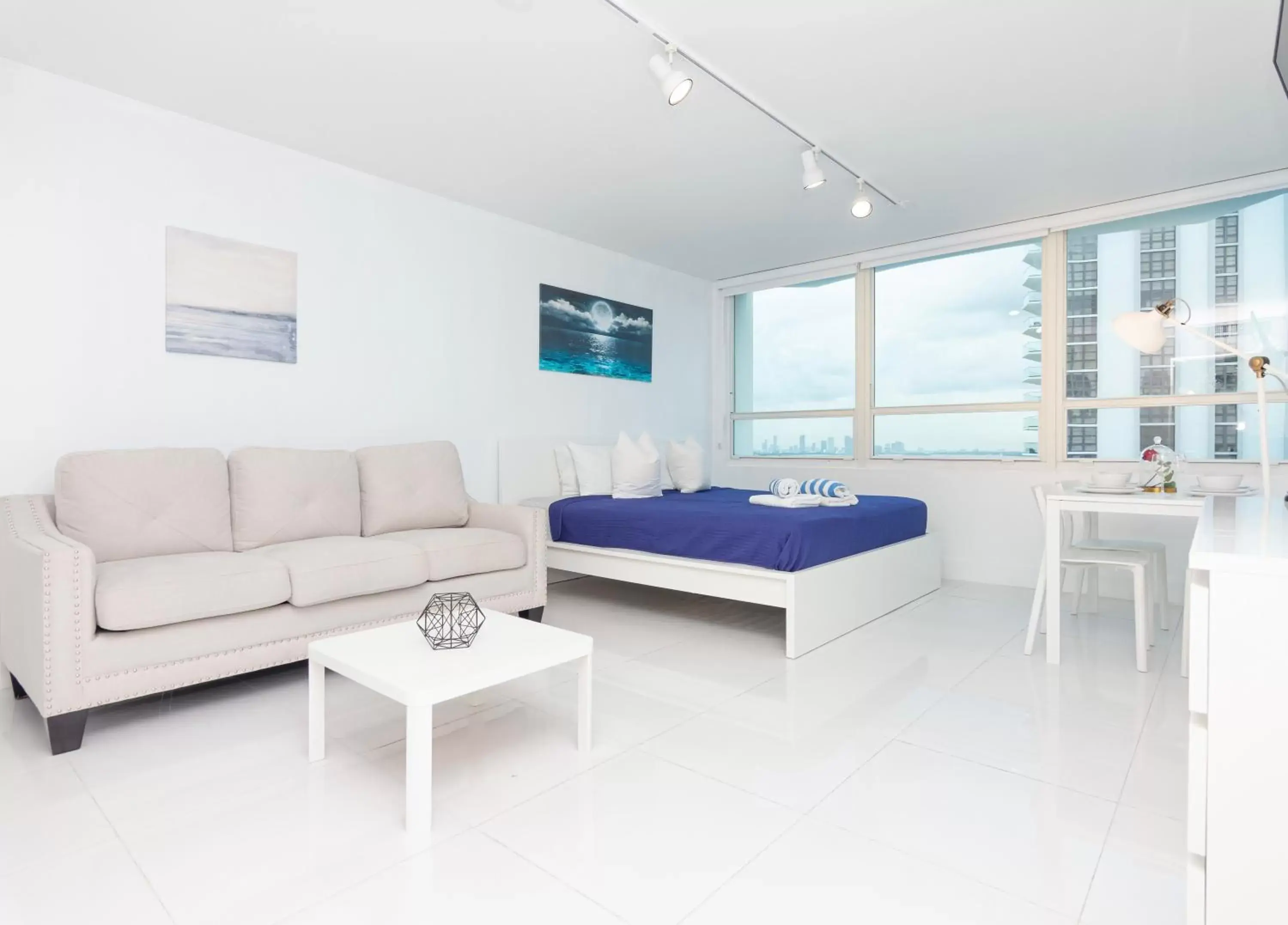 Deluxe Studio in Girasole Apartments Deluxe Studio in Girasole Apartments