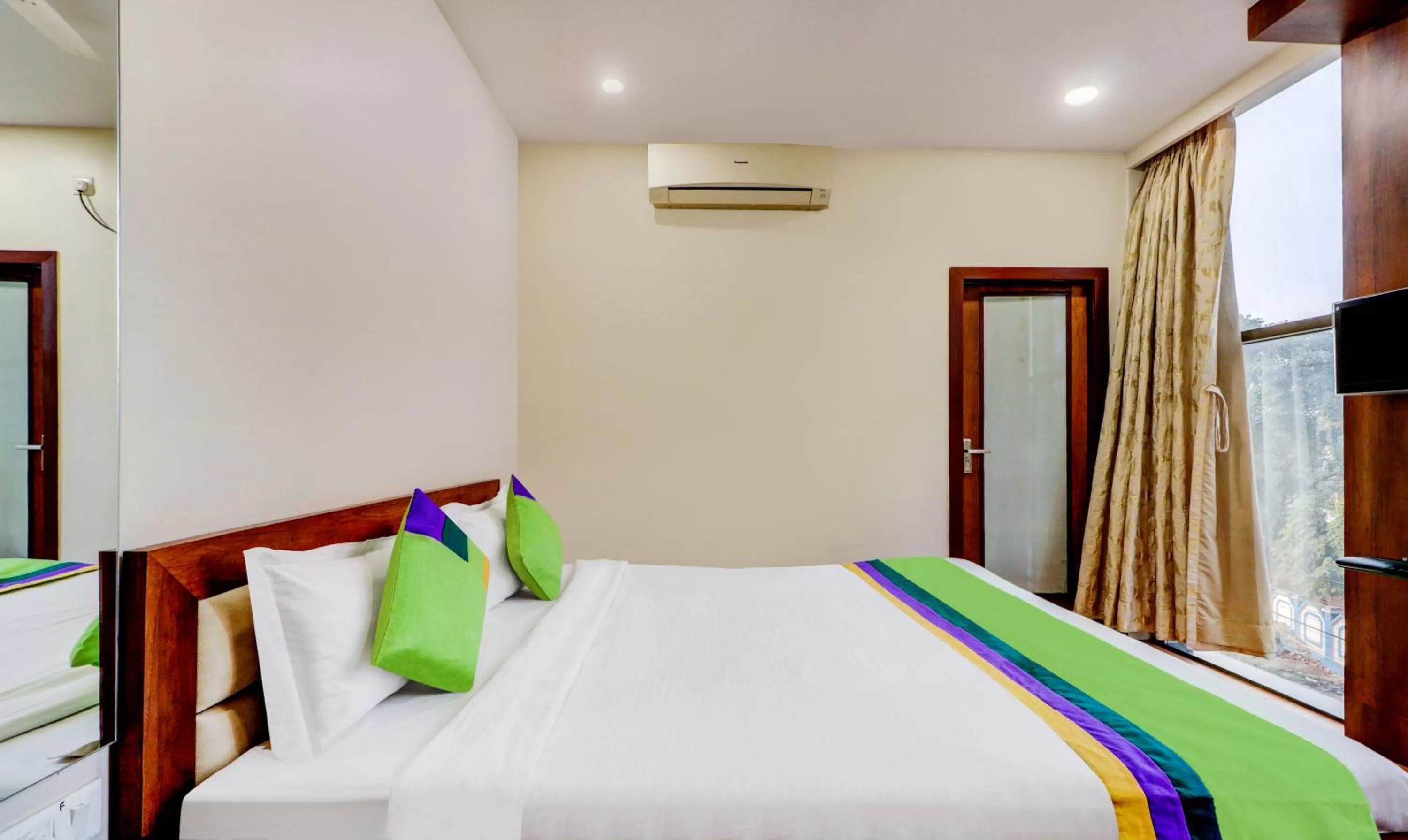 Bed in Treebo Sreema - 2 km From Salt Lake Sector V