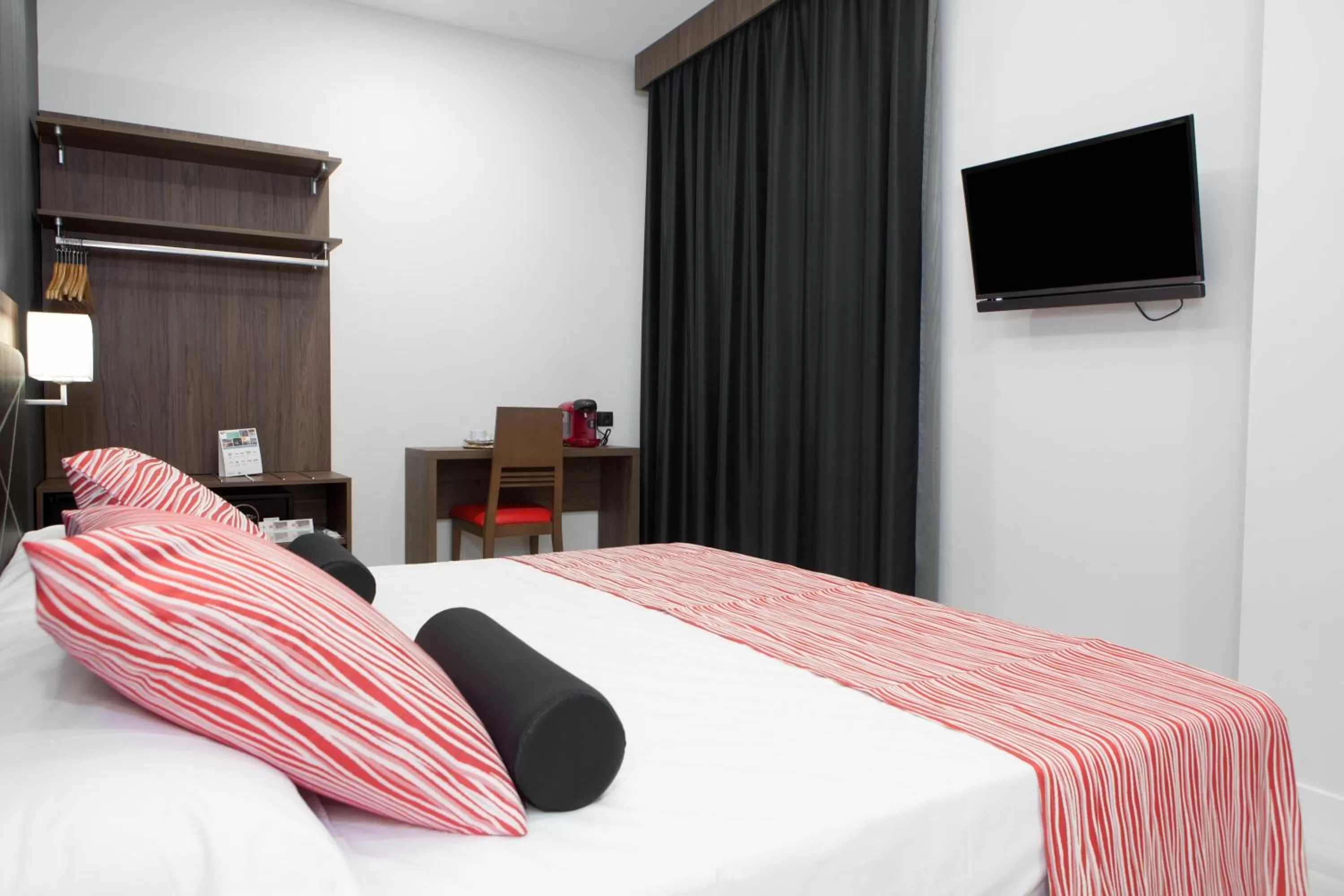 Bedroom, Bed in Itaca Artemisa by Soho Boutique