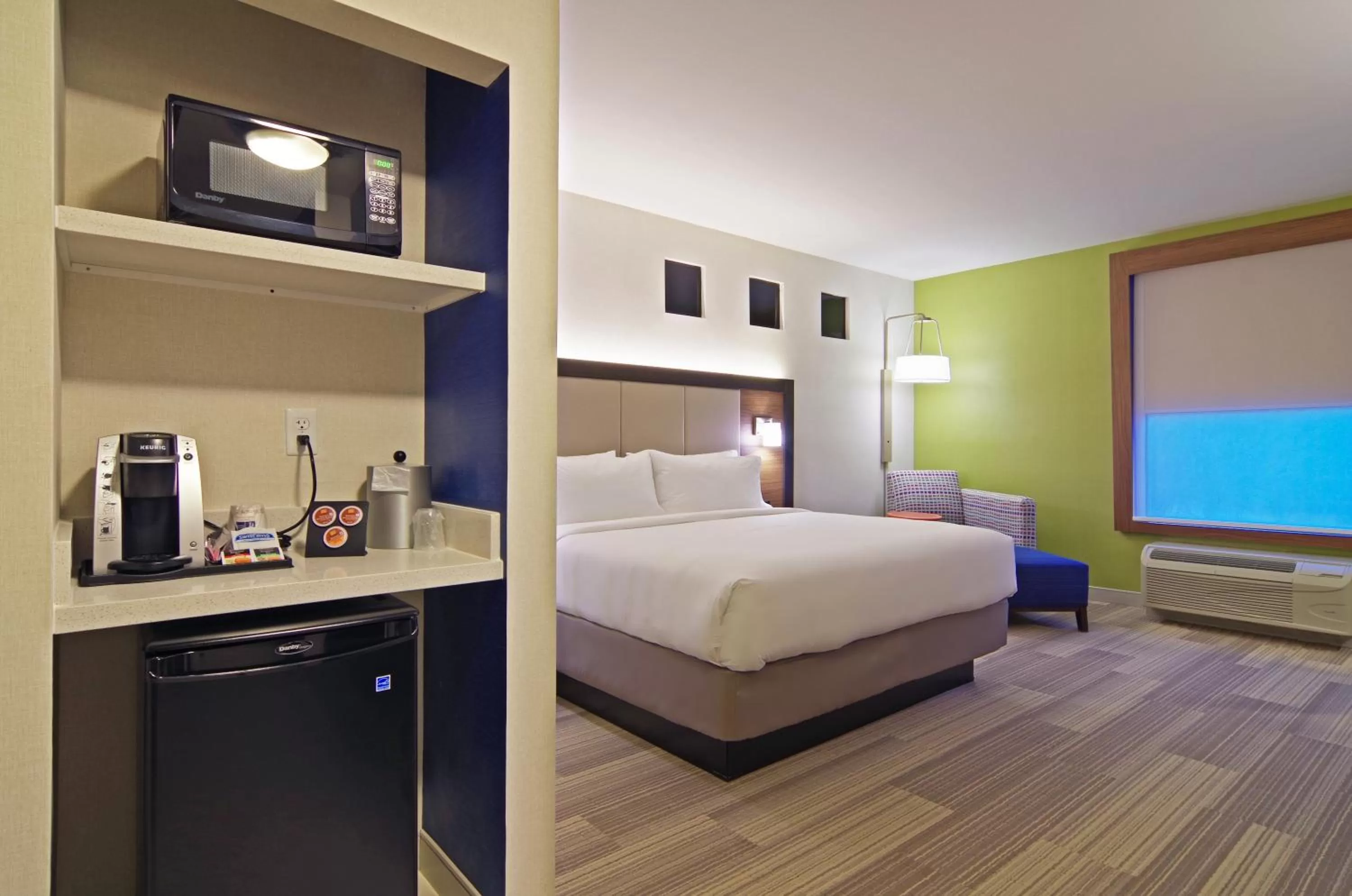 Photo of the whole room, Bed in Holiday Inn Express & Suites - Phoenix North - Scottsdale by IHG