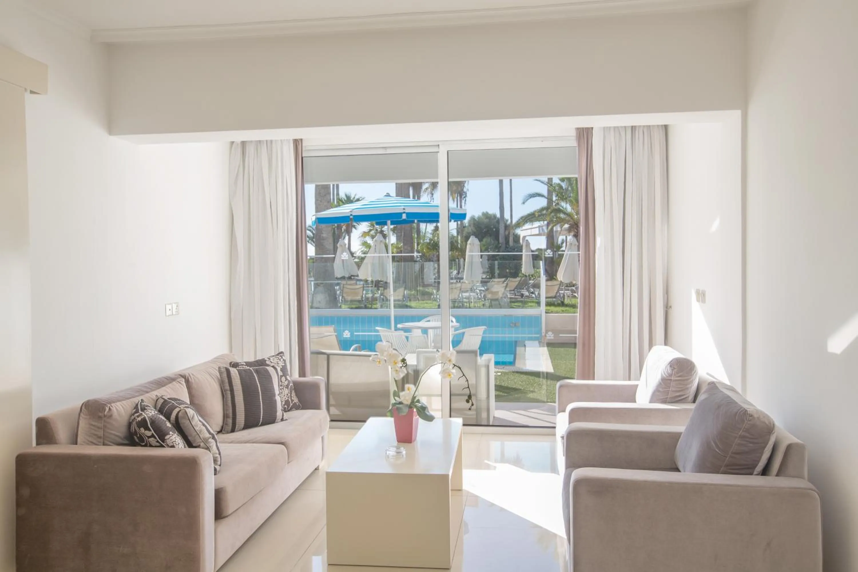 Swimming pool in Dome Beach Marina Hotel & Resort