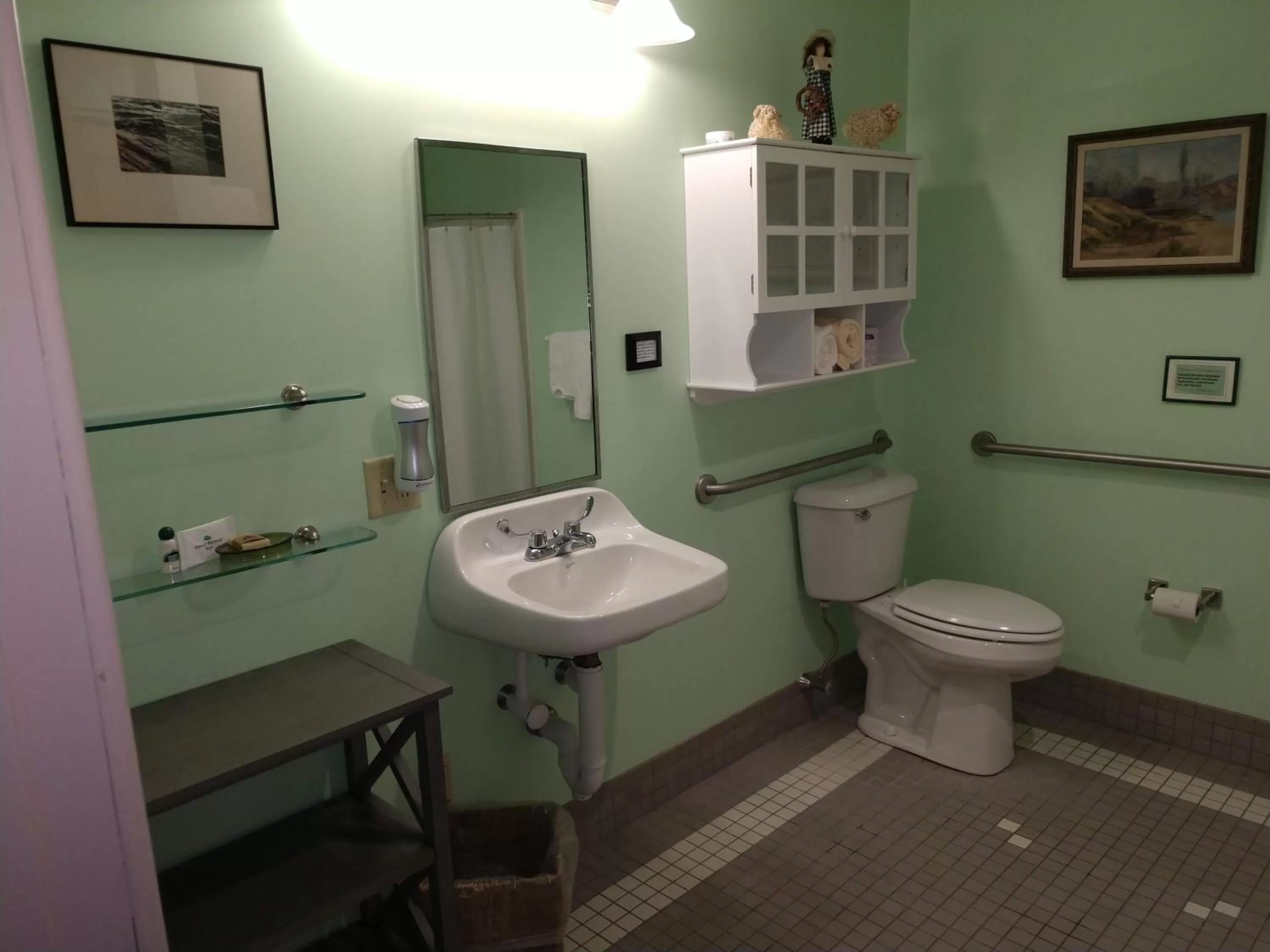 Toilet in Maple Hill Farm Inn