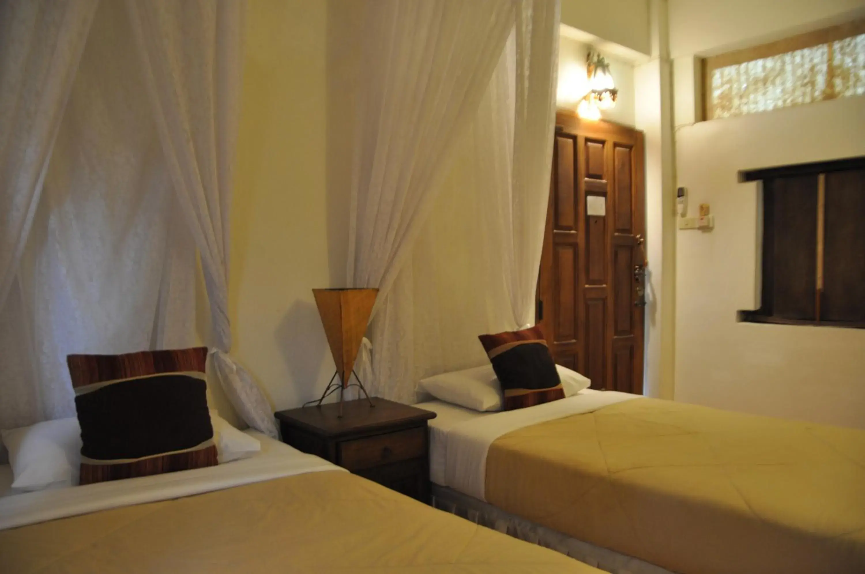 Standard Twin Room (no extra bed) in Ruean Thai Hotel Standard Twin Room (no extra bed) in Ruean Thai Hotel