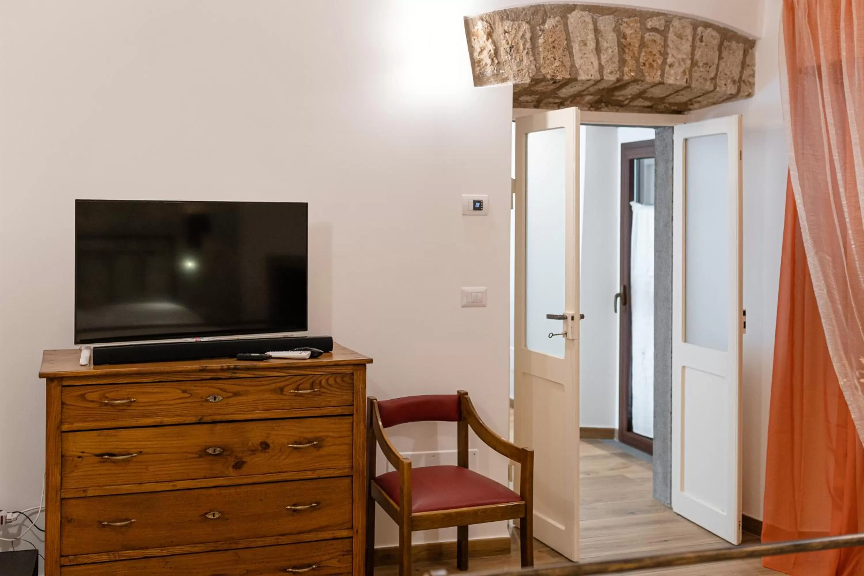 Bedroom, TV/Entertainment Center in La Dimora del Principe