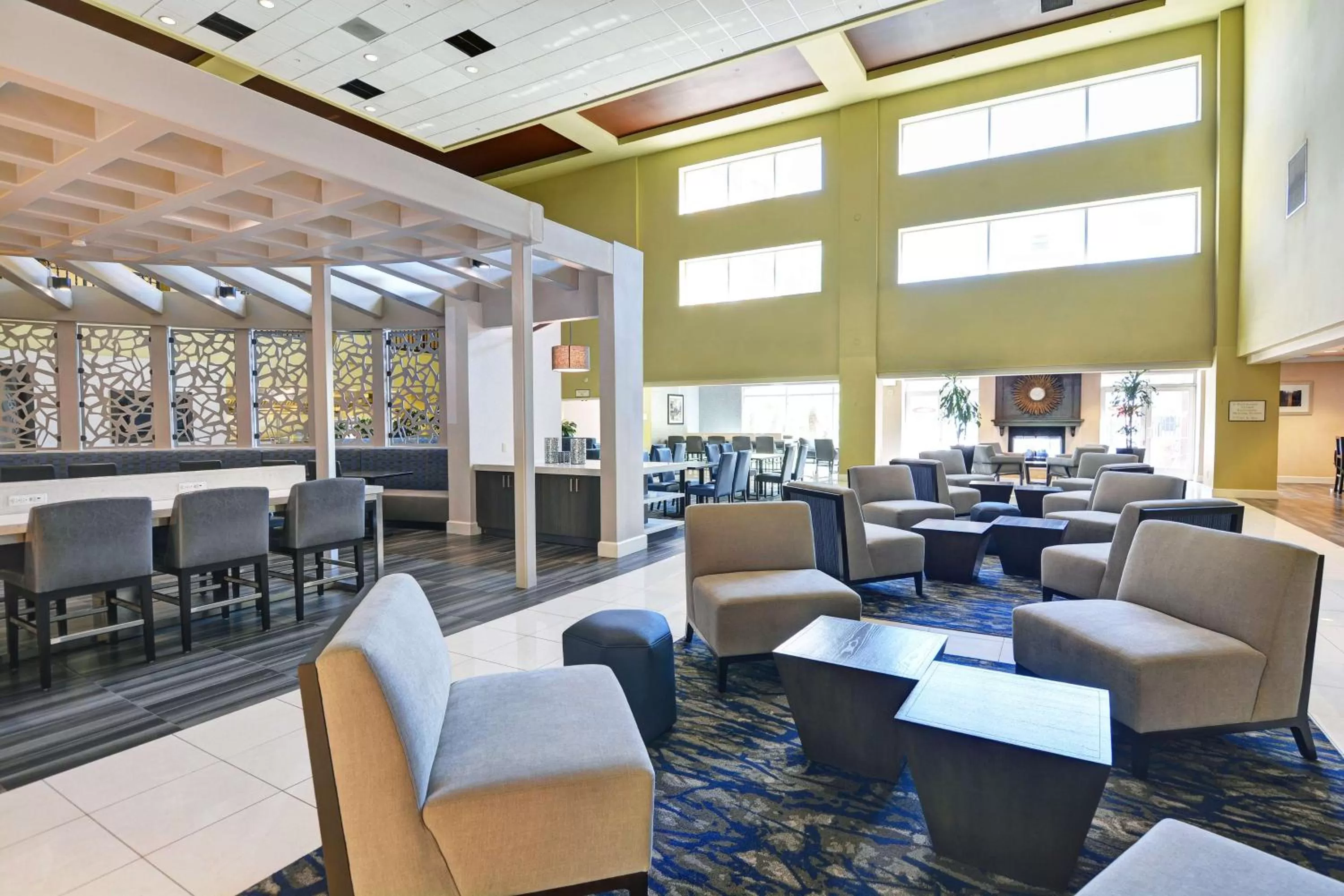 Lobby or reception in Embassy Suites Valencia