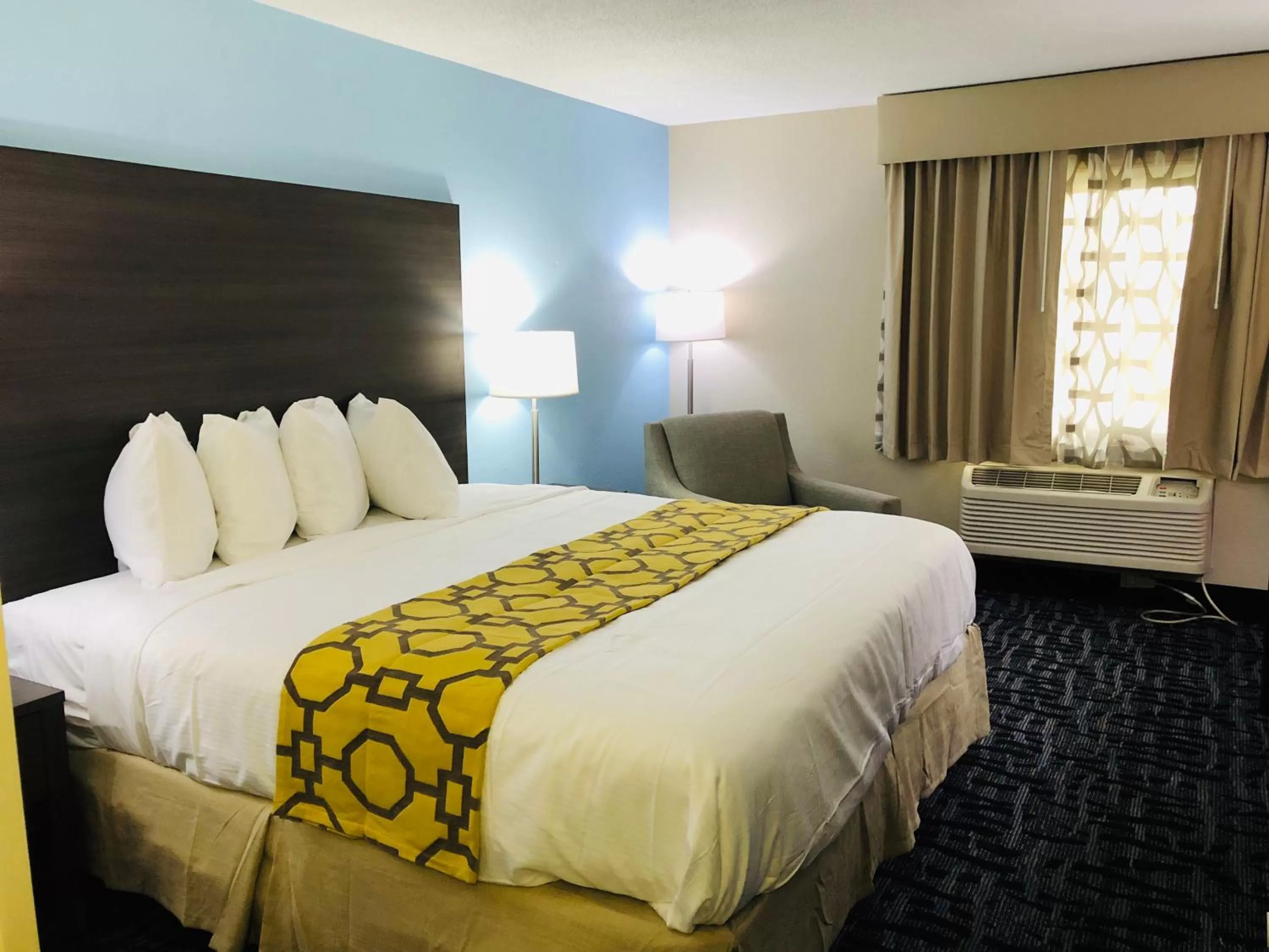 Photo of the whole room, Bed in Baymont by Wyndham Joliet