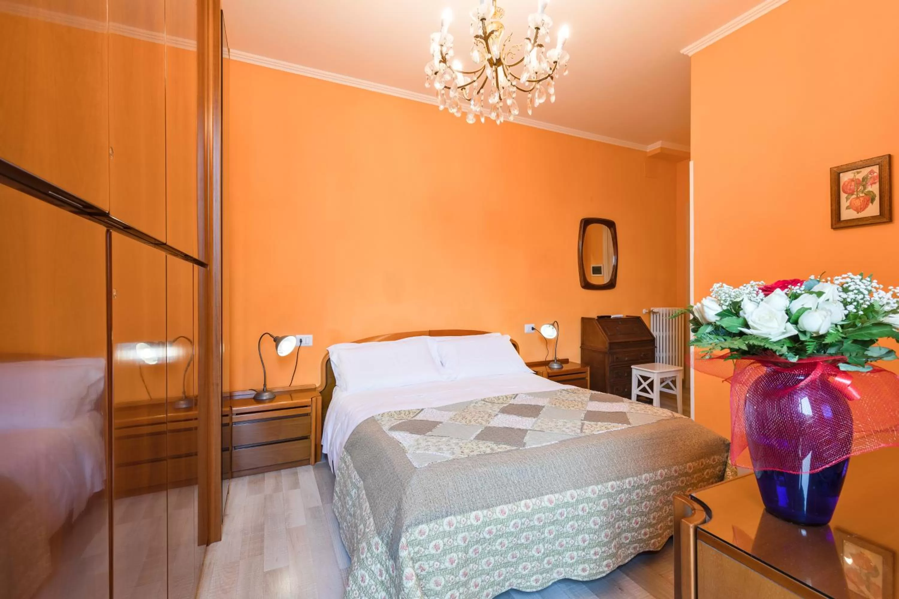 Photo of the whole room, Bed in A Roman Tale B&B