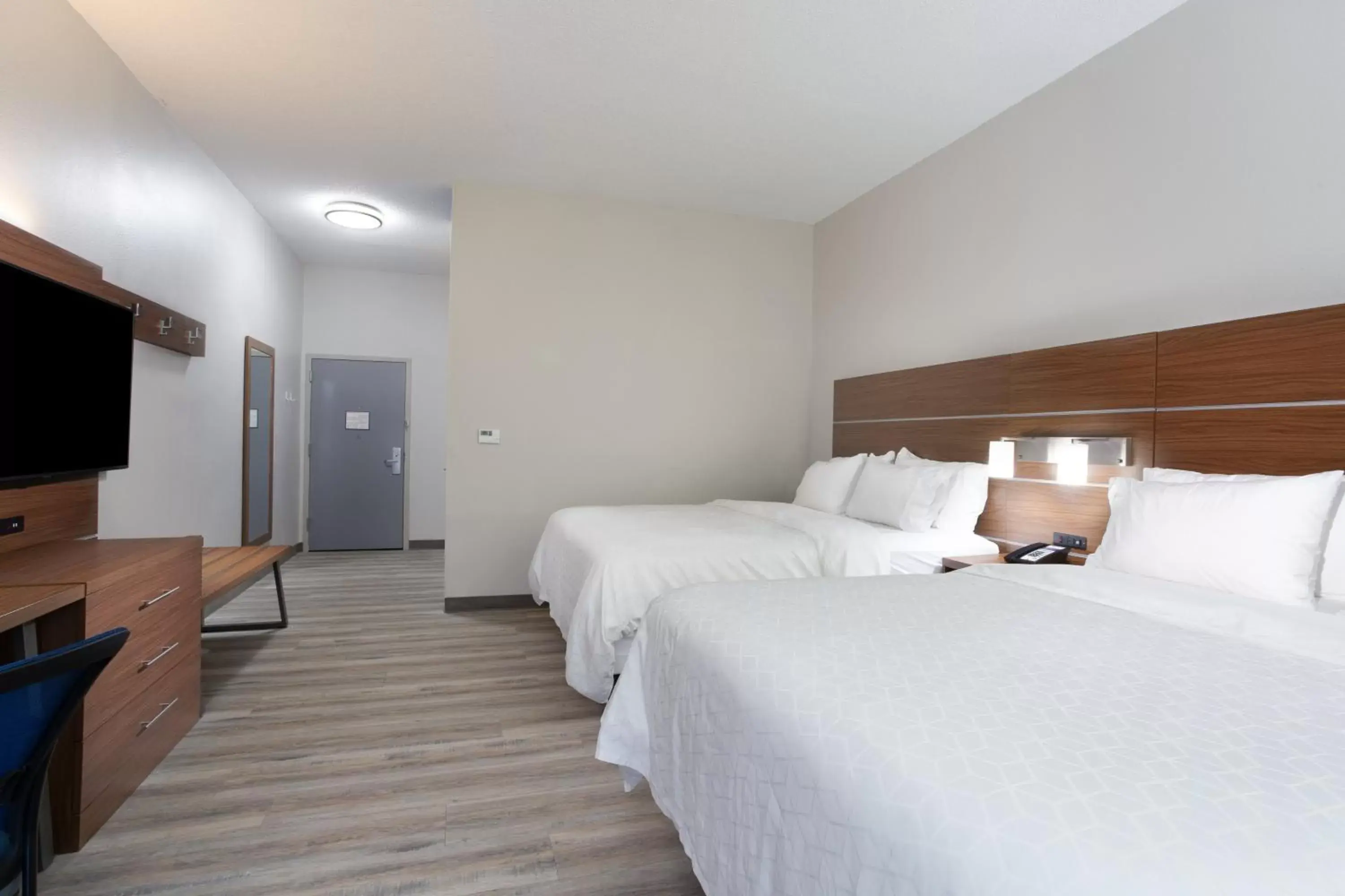 Standard Queen Room with Two Queen Beds - Communications Accessible in Holiday Inn Express & Suites - Morehead City by IHG Standard Queen Room with Two Queen Beds - Communications Accessible in Holiday Inn Express & Suites - Morehead City by IHG