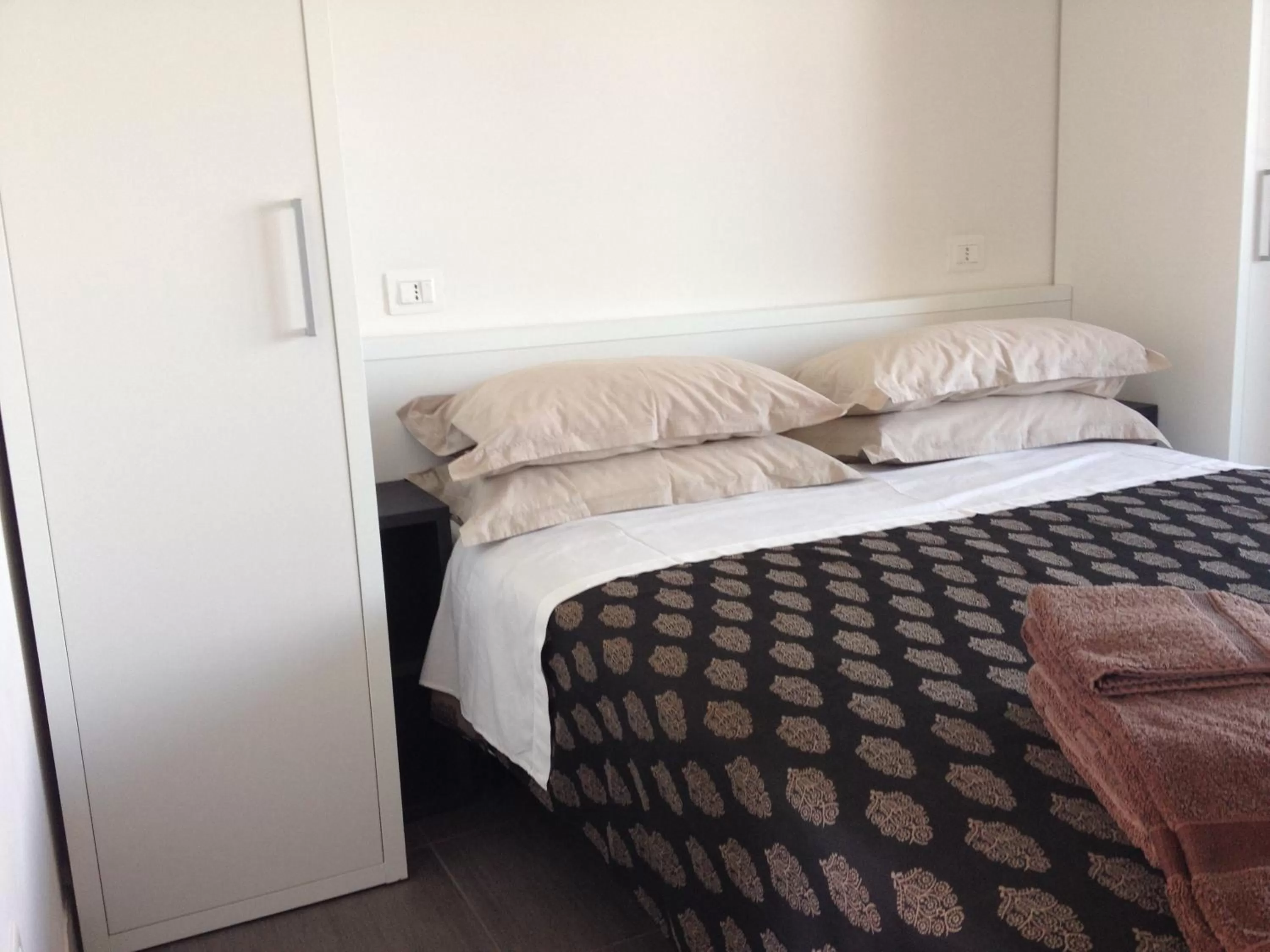 Photo of the whole room, Bed in Residence La Nave