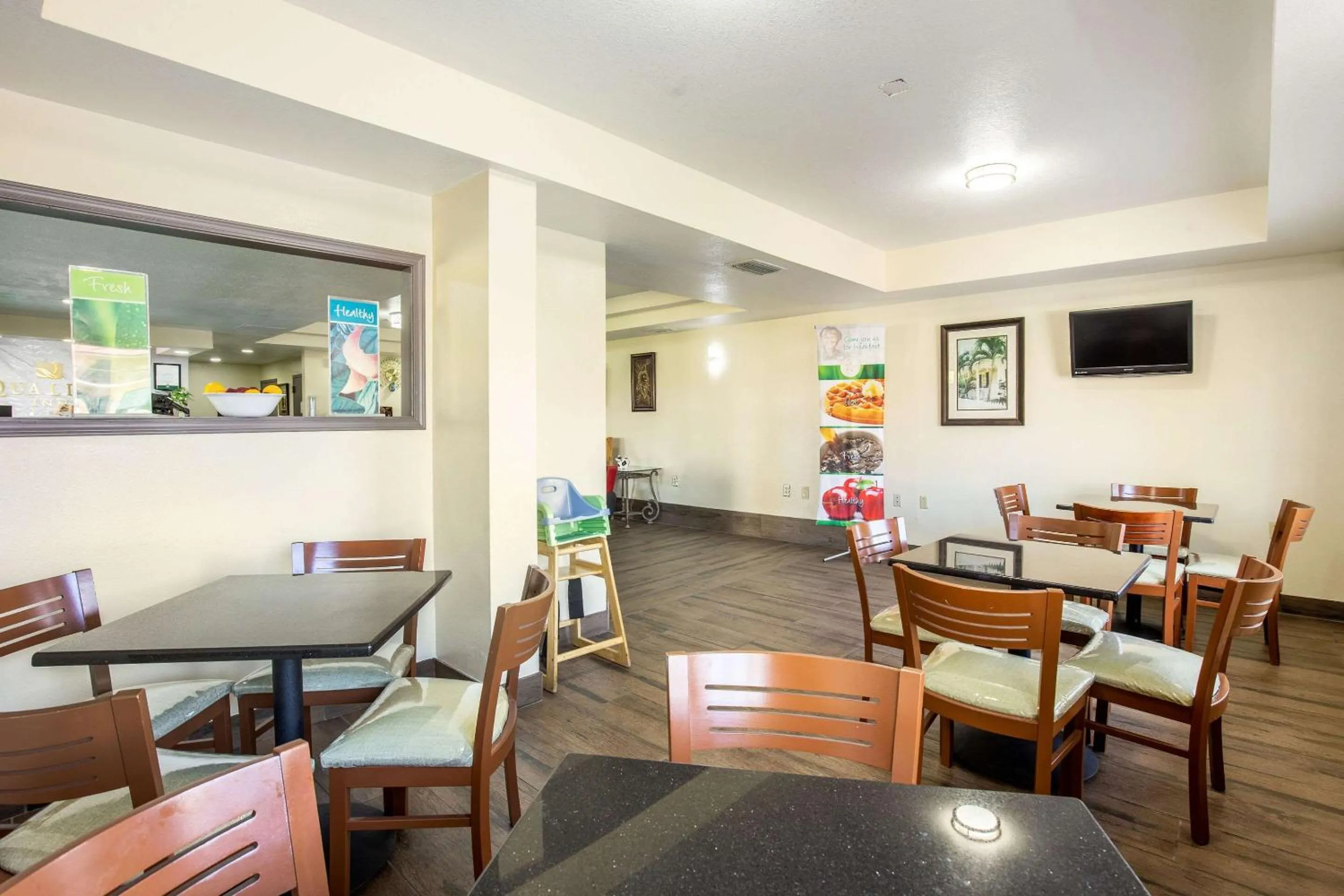 Restaurant/places to eat in Quality Inn Mobile West Tillmans Corner