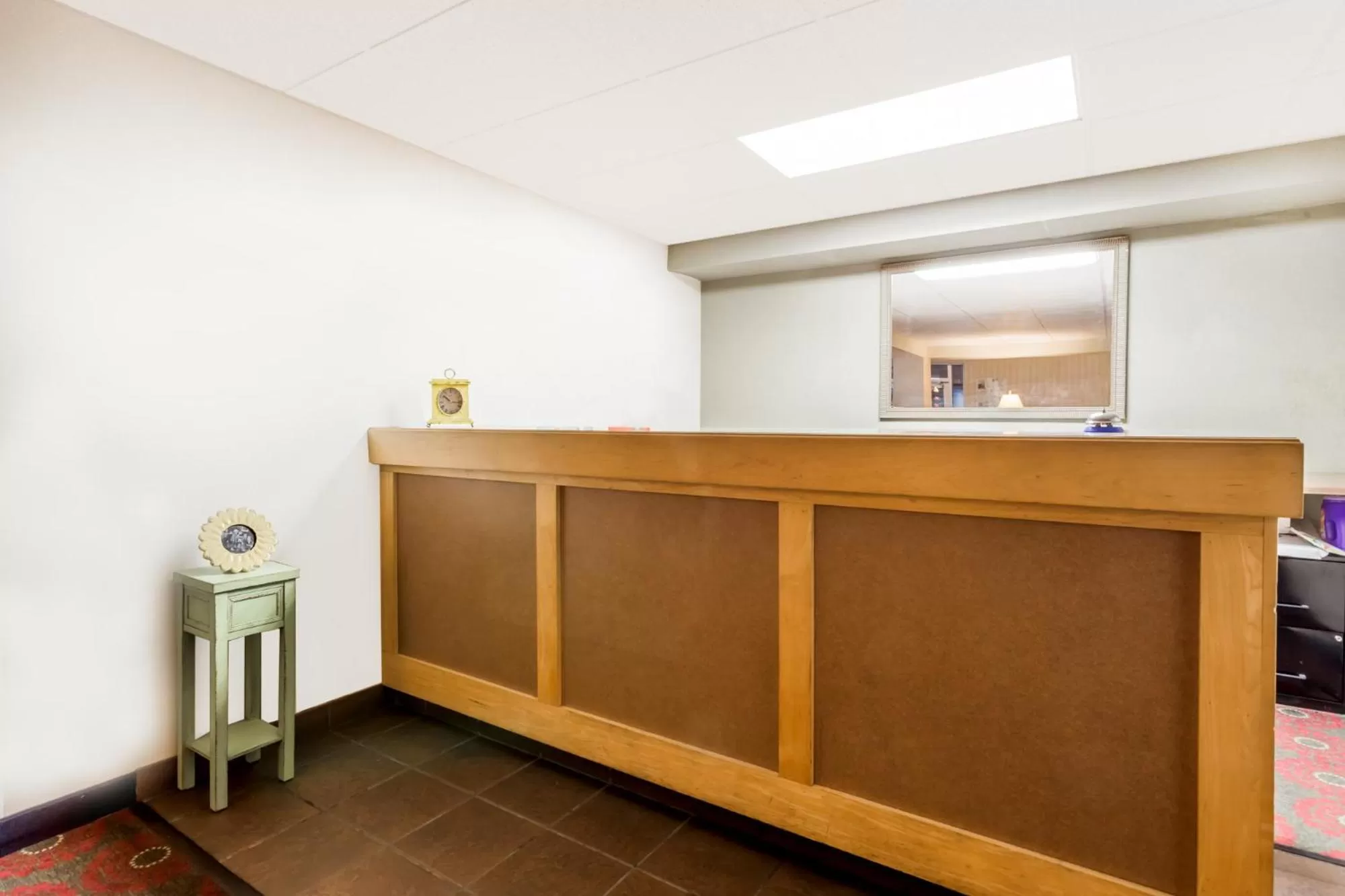 Lobby or reception in Days Inn by Wyndham Cedar Falls- University Plaza