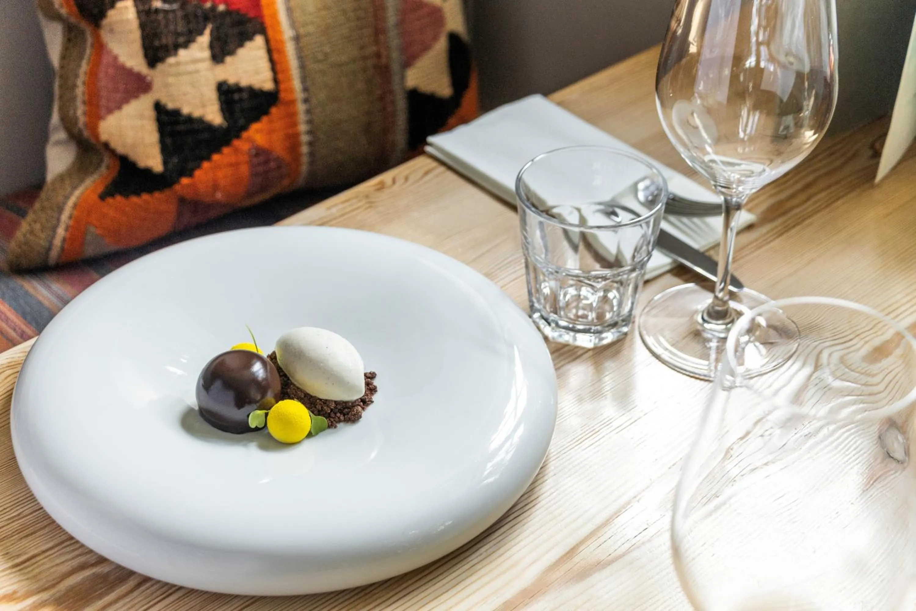 Restaurant/places to eat in The Horse and Groom Inn