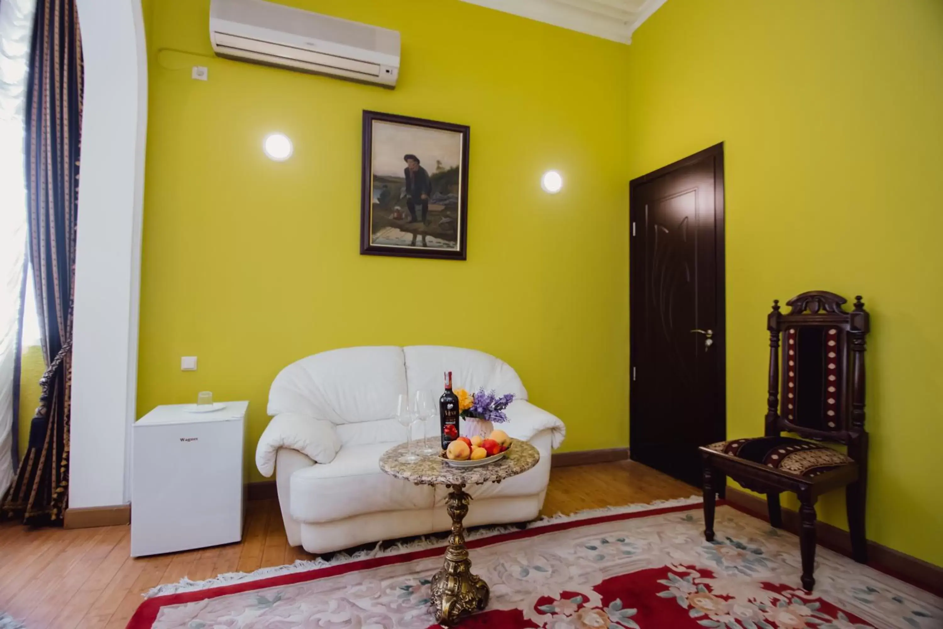 Junior Suite in Hotel Queen-Batumi Junior Suite in Hotel Queen-Batumi