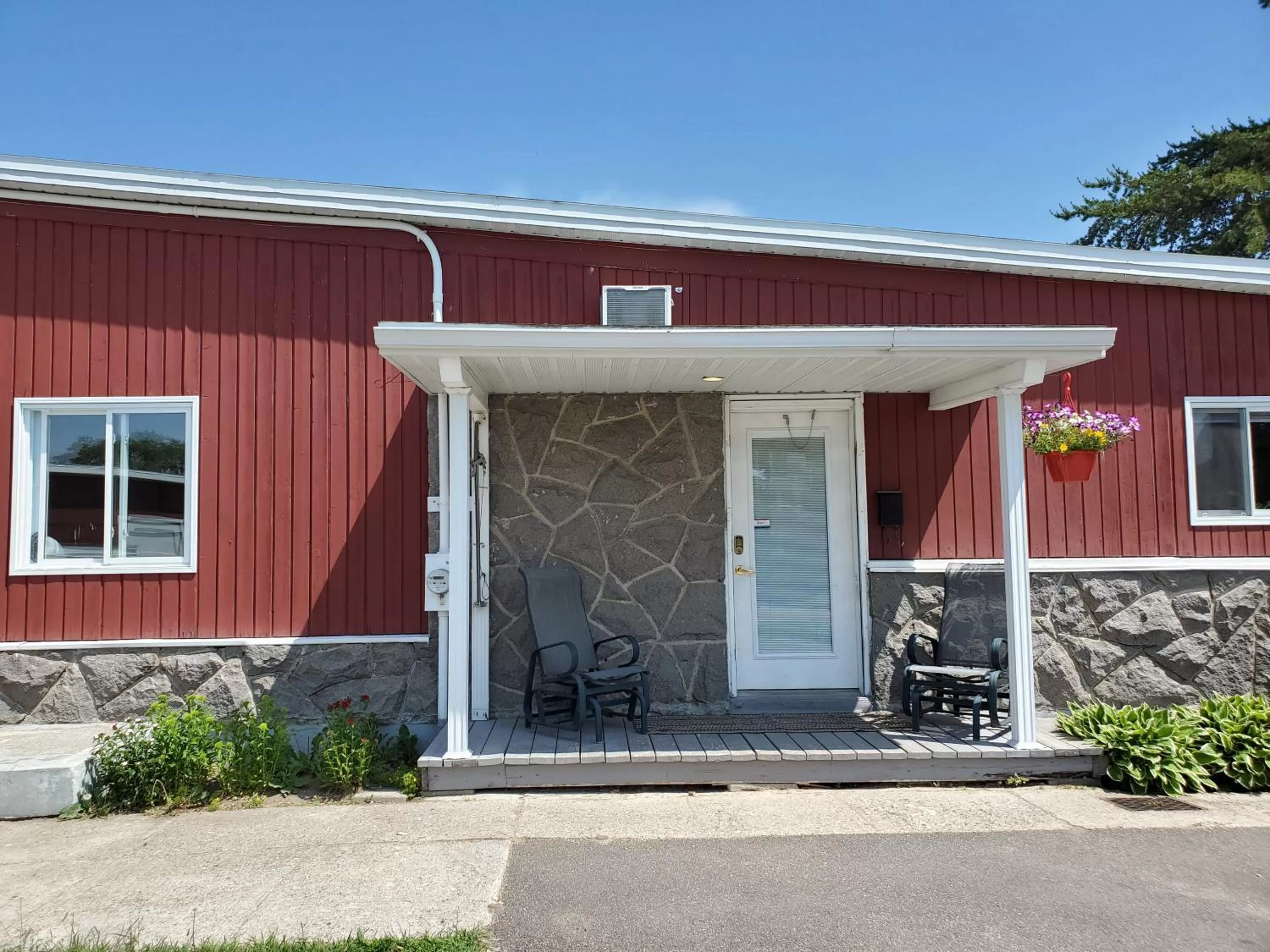 Property building in Auberge Mélilot