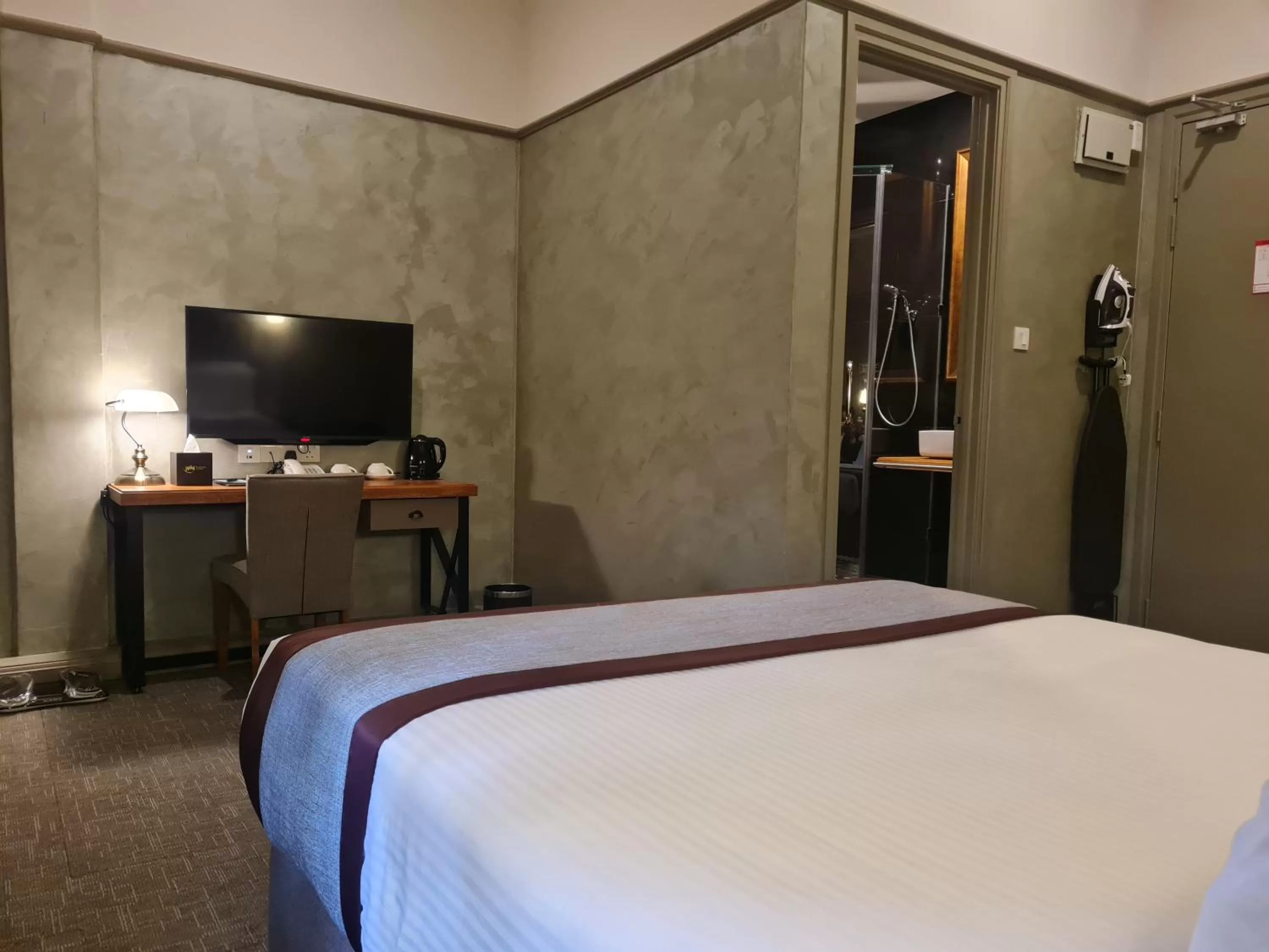 Bed in 1969 Business Suites @ Ipoh Garden