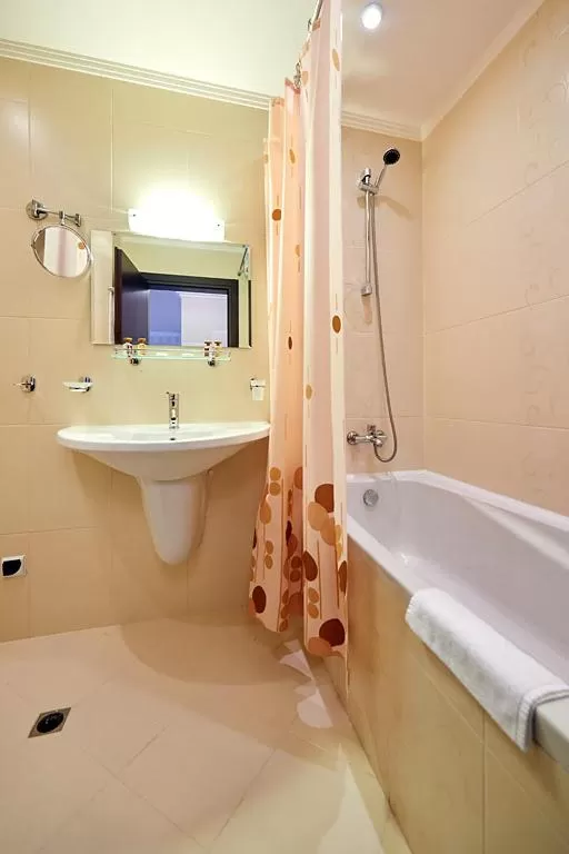 Bathroom in Penelopa Palace Apart Hotel & SPA