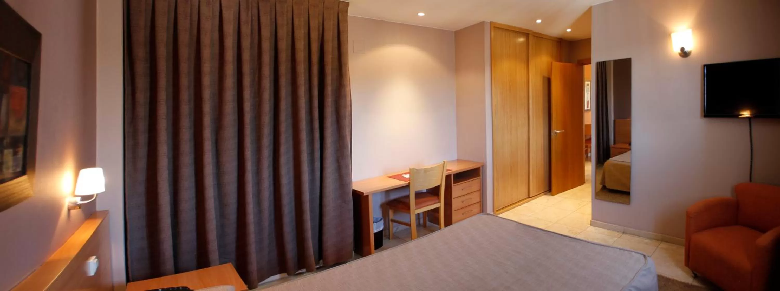 Decorative detail, Bed in Apartamentos Ciudad de Lugo