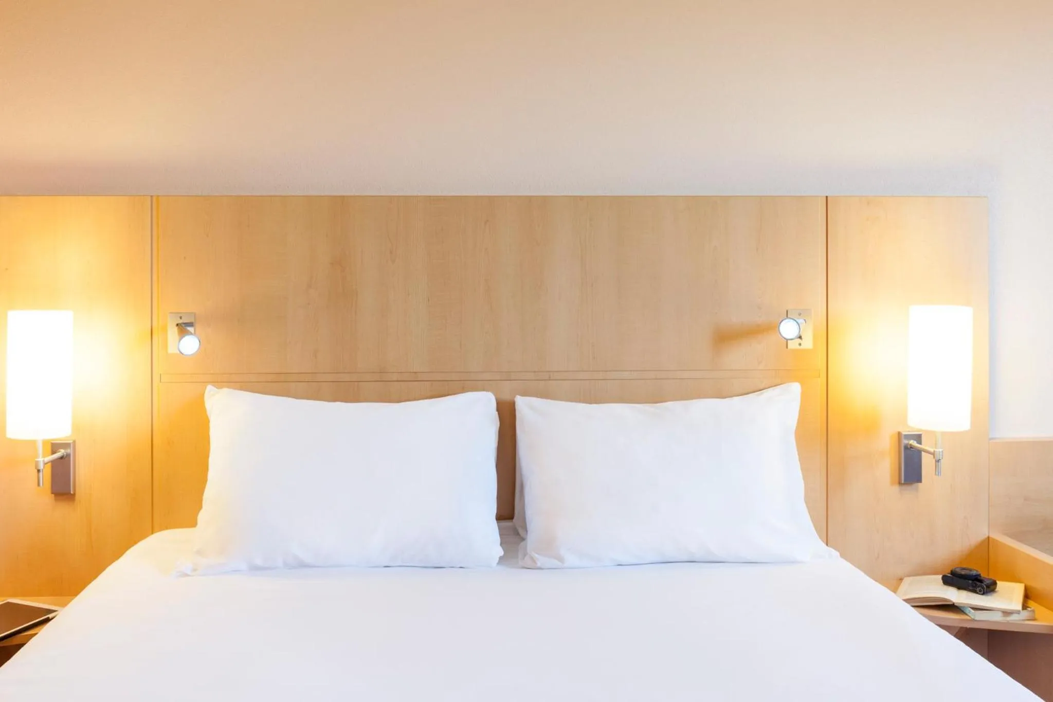 Bed in Ibis Barcelona Plaza Glòries 22@