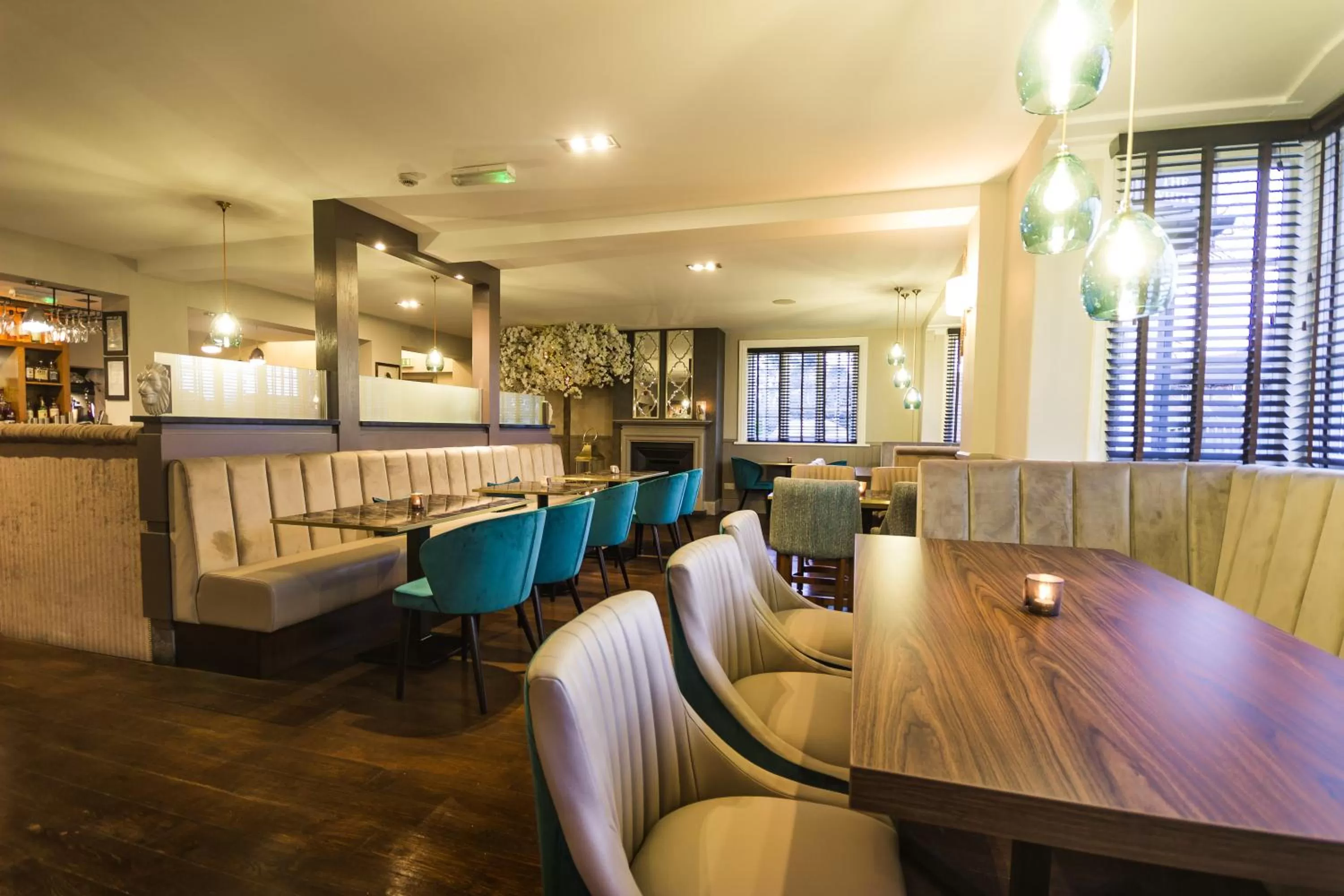 Restaurant/places to eat in White Lion Hotel