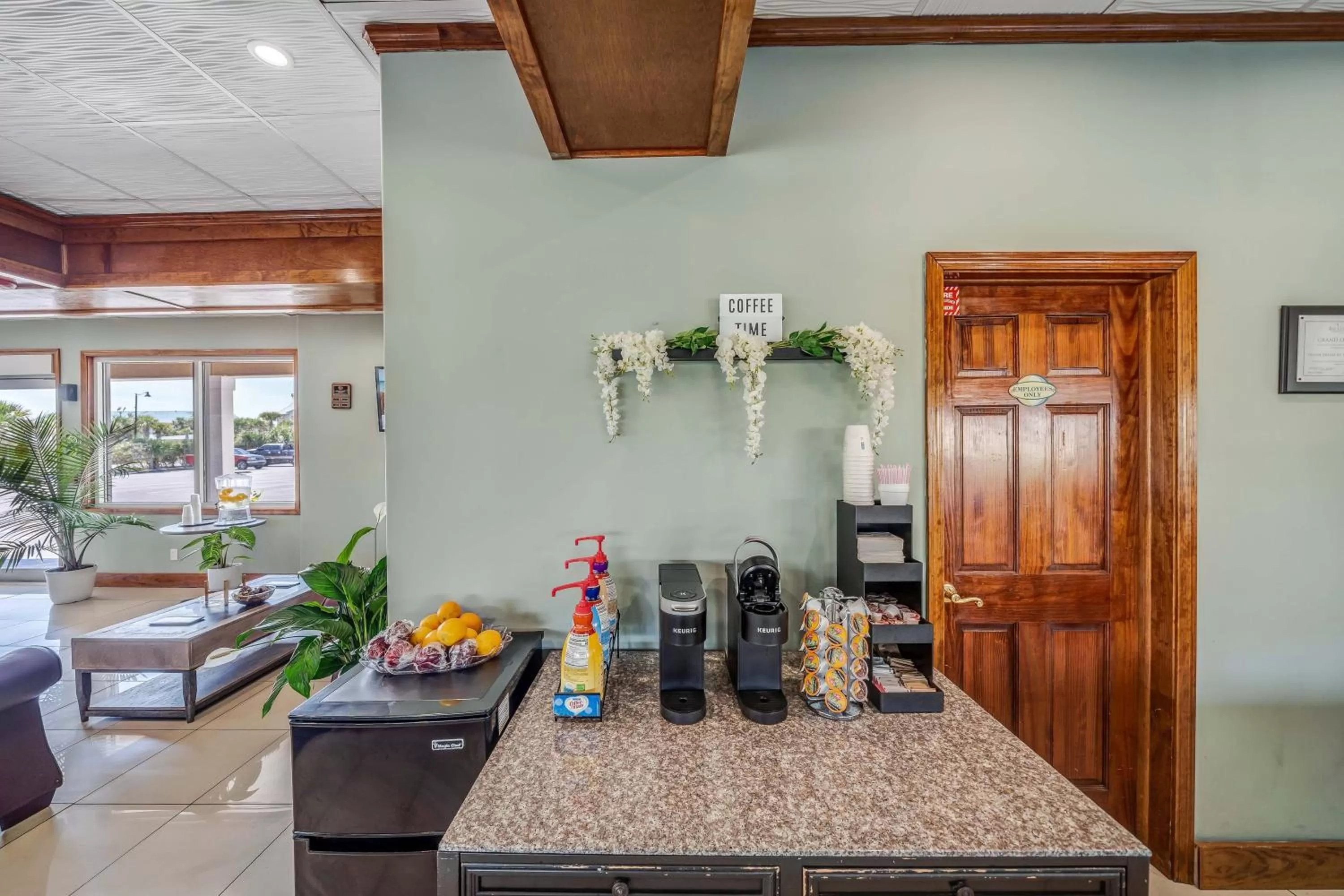 Coffee/tea facilities in Baymont by Wyndham Panama City Beach