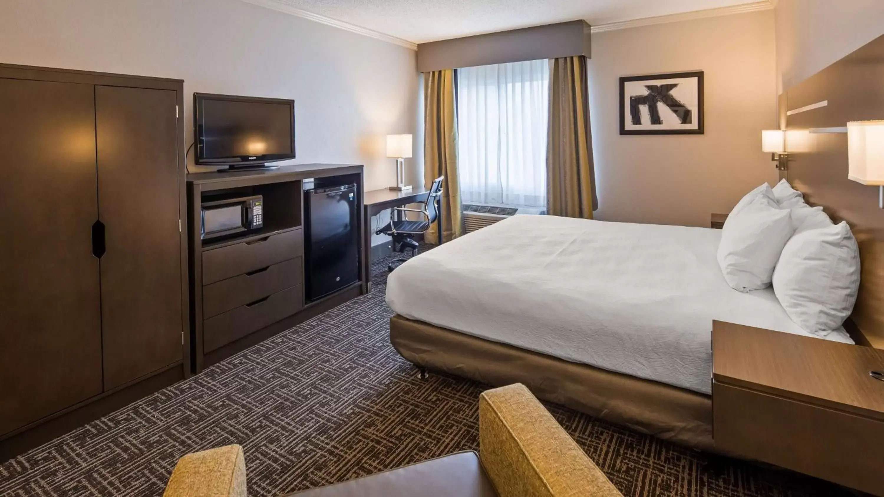 King Room with Roll-In Shower - Mobility Access in Best Western Plus Morristown Conference Center King Room with Roll-In Shower - Mobility Access in Best Western Plus Morristown Conference Center