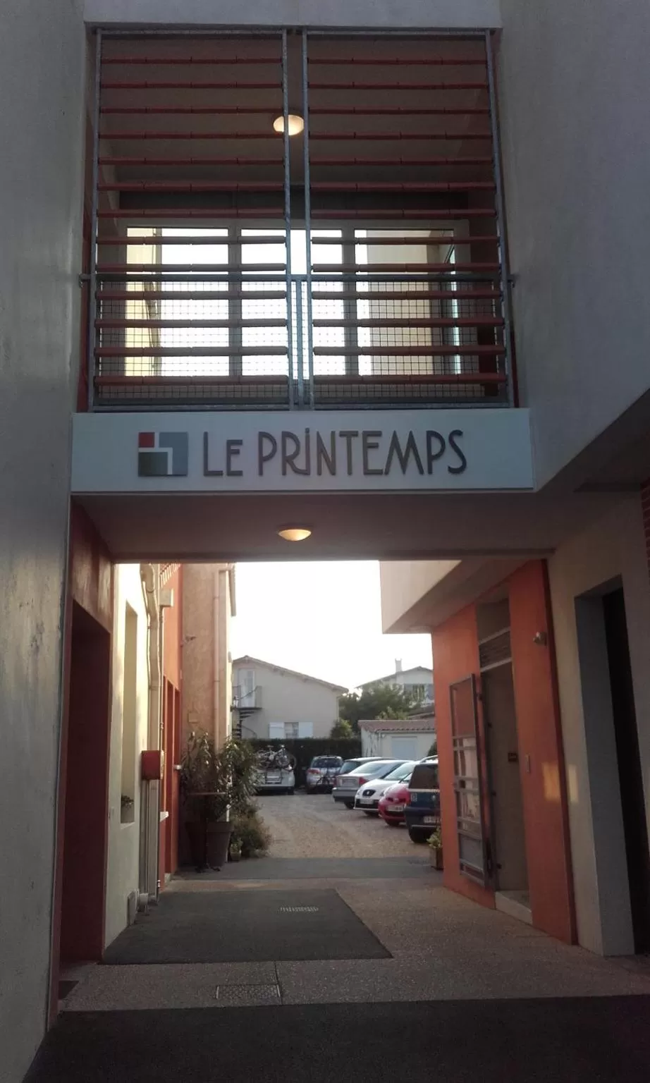 Facade/entrance in Hôtel Le Printemps