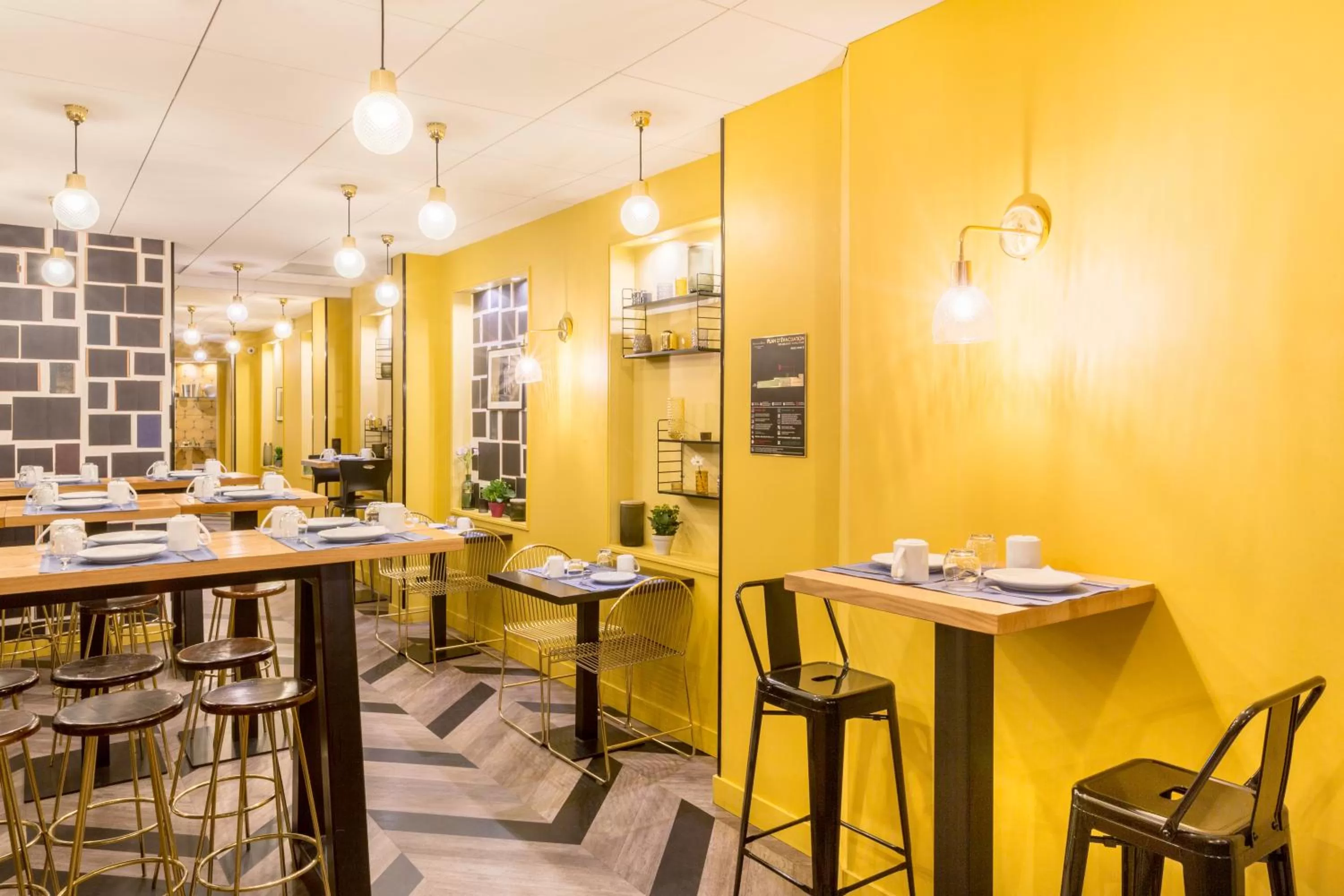 Restaurant/places to eat in Best Western Hotel Centre Reims