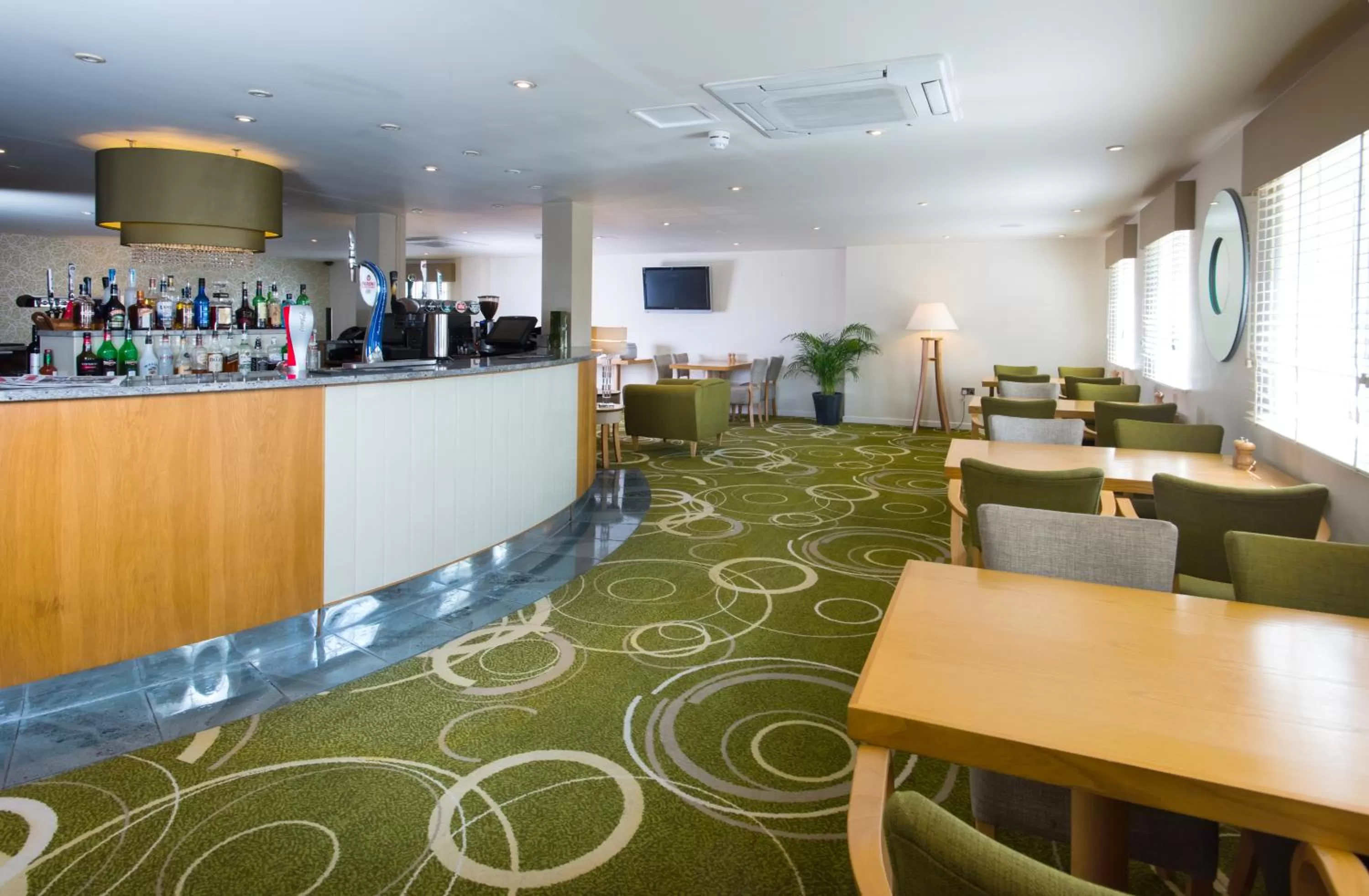 Lounge or bar in Mercure Newbury West Grange Hotel