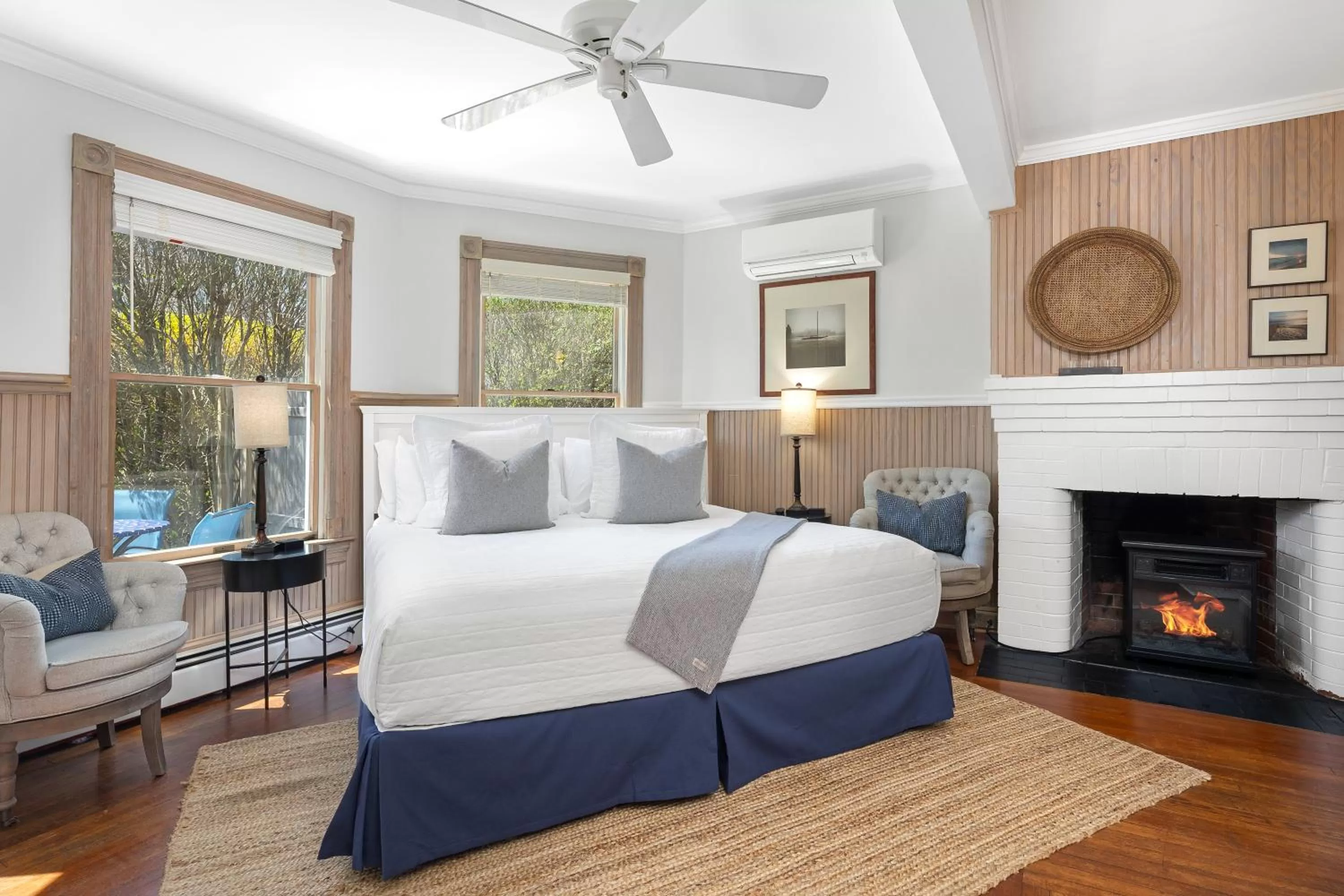 Bed in Inn on the Sound