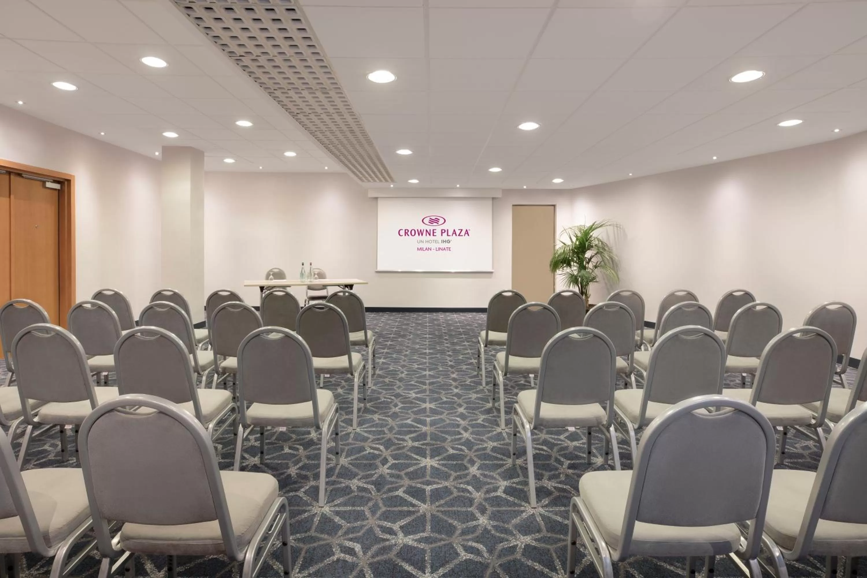 Meeting/conference room in Crowne Plaza Milan Linate by IHG