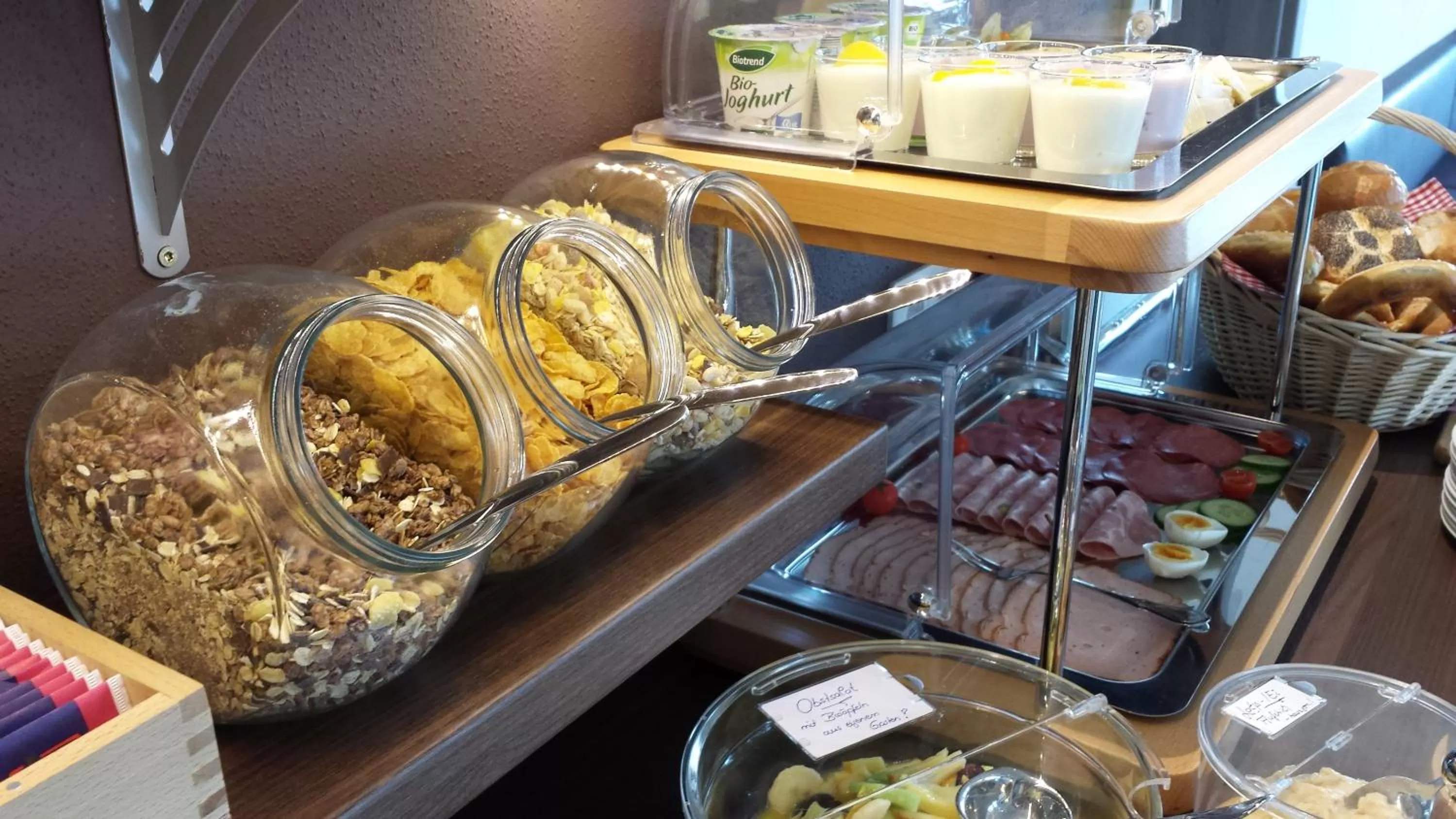 Buffet breakfast in Lohauserhof - Biohof und Hotel