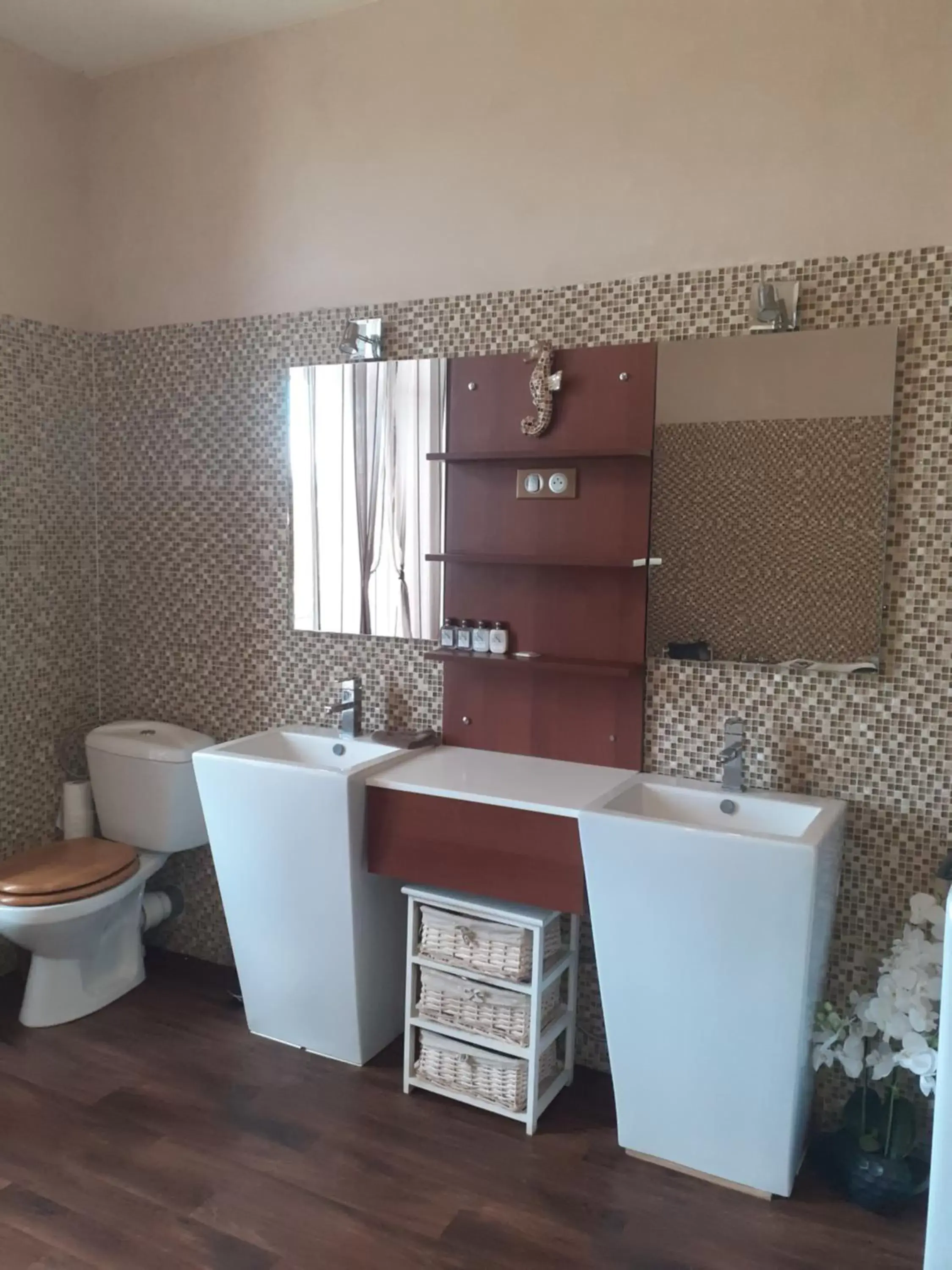 Deluxe Family Suite in CHAMBRES D'HOTES DANS DOMAINE DE CHARME A EPERNAY Deluxe Family Suite in CHAMBRES D'HOTES DANS DOMAINE DE CHARME A EPERNAY