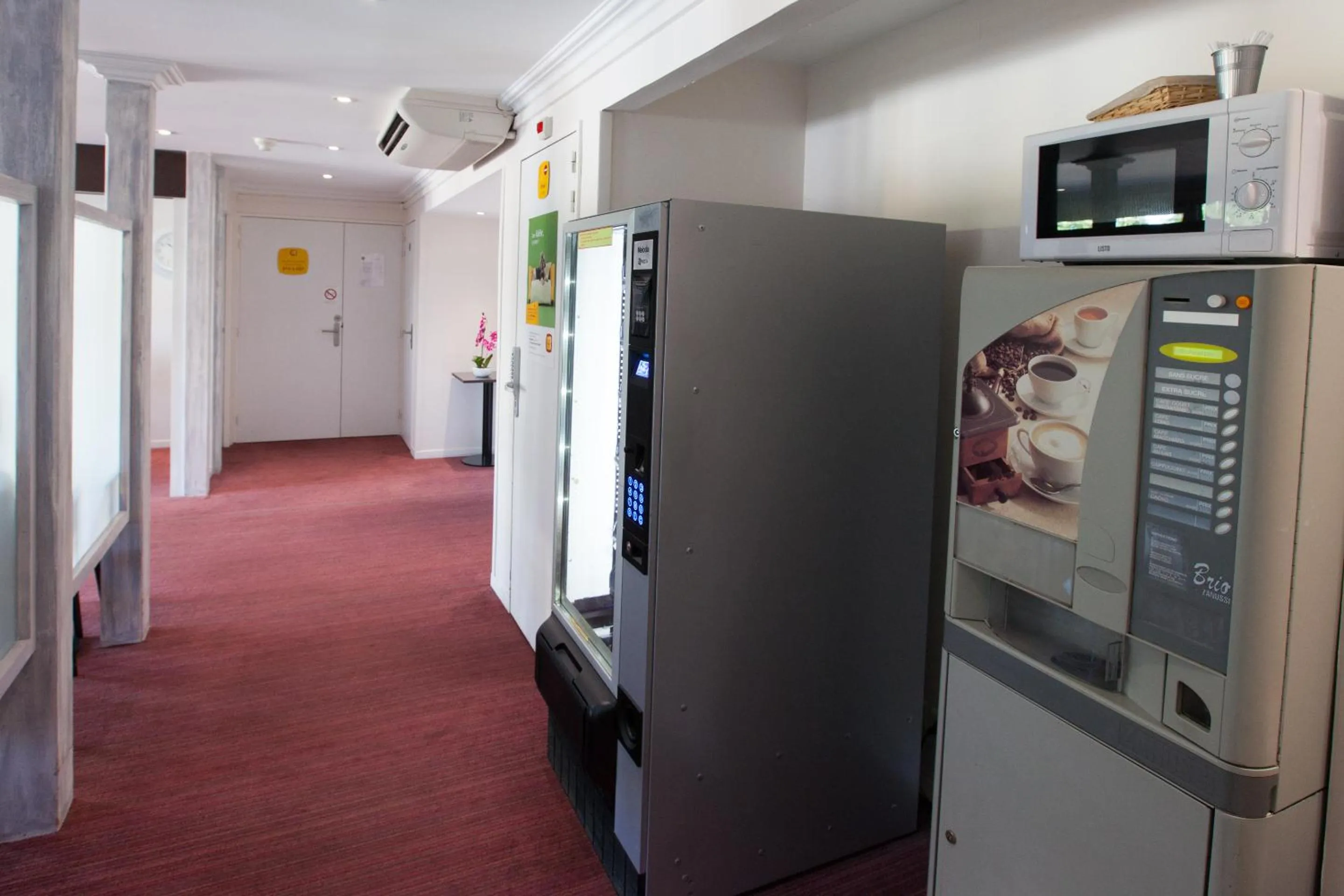 Non alcoholic drinks in The Originals Access, Hôtel Bordeaux Lac