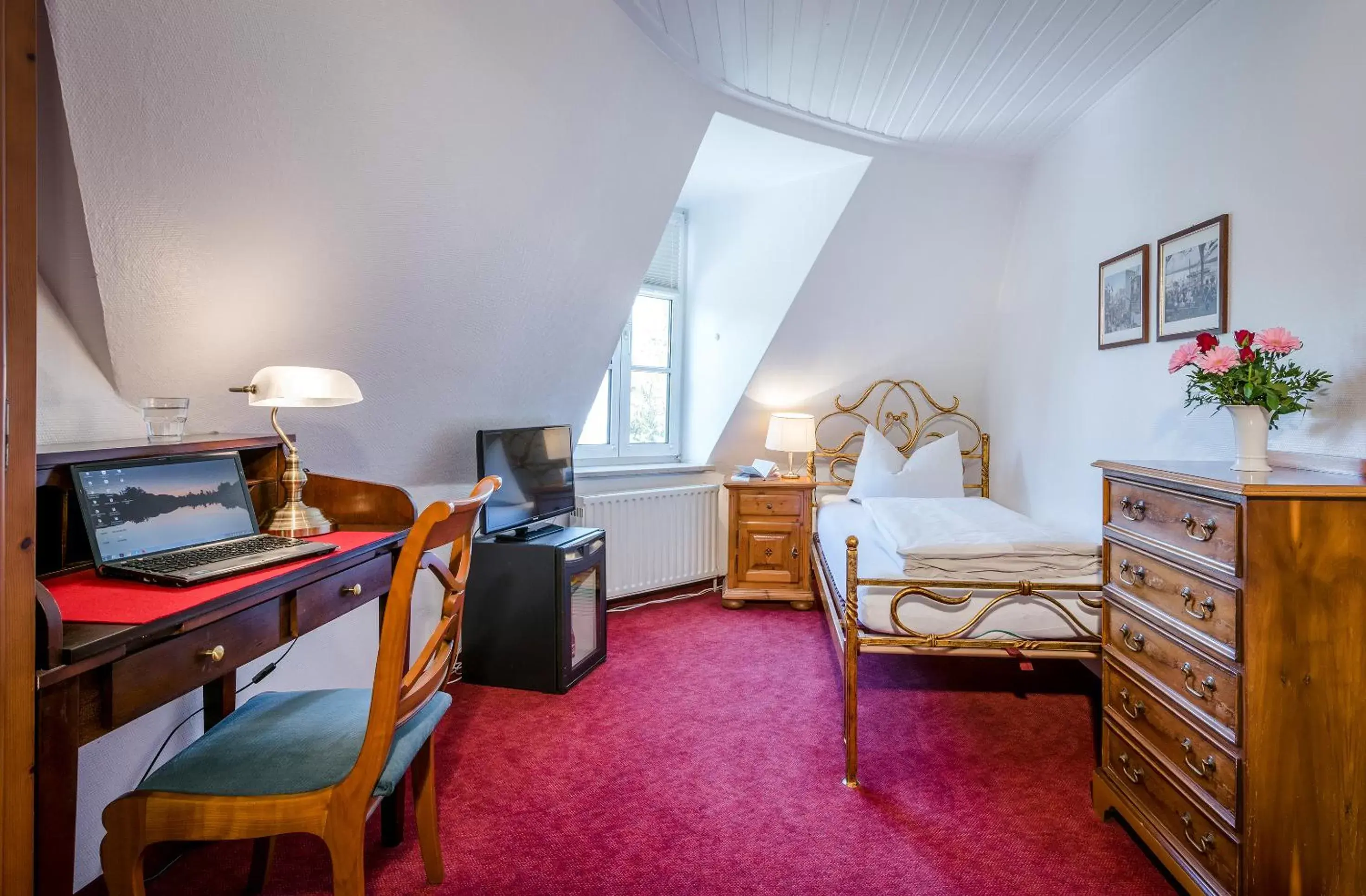 Single Room in Laimer Hof am Schloss Nymphenburg Single Room in Laimer Hof am Schloss Nymphenburg