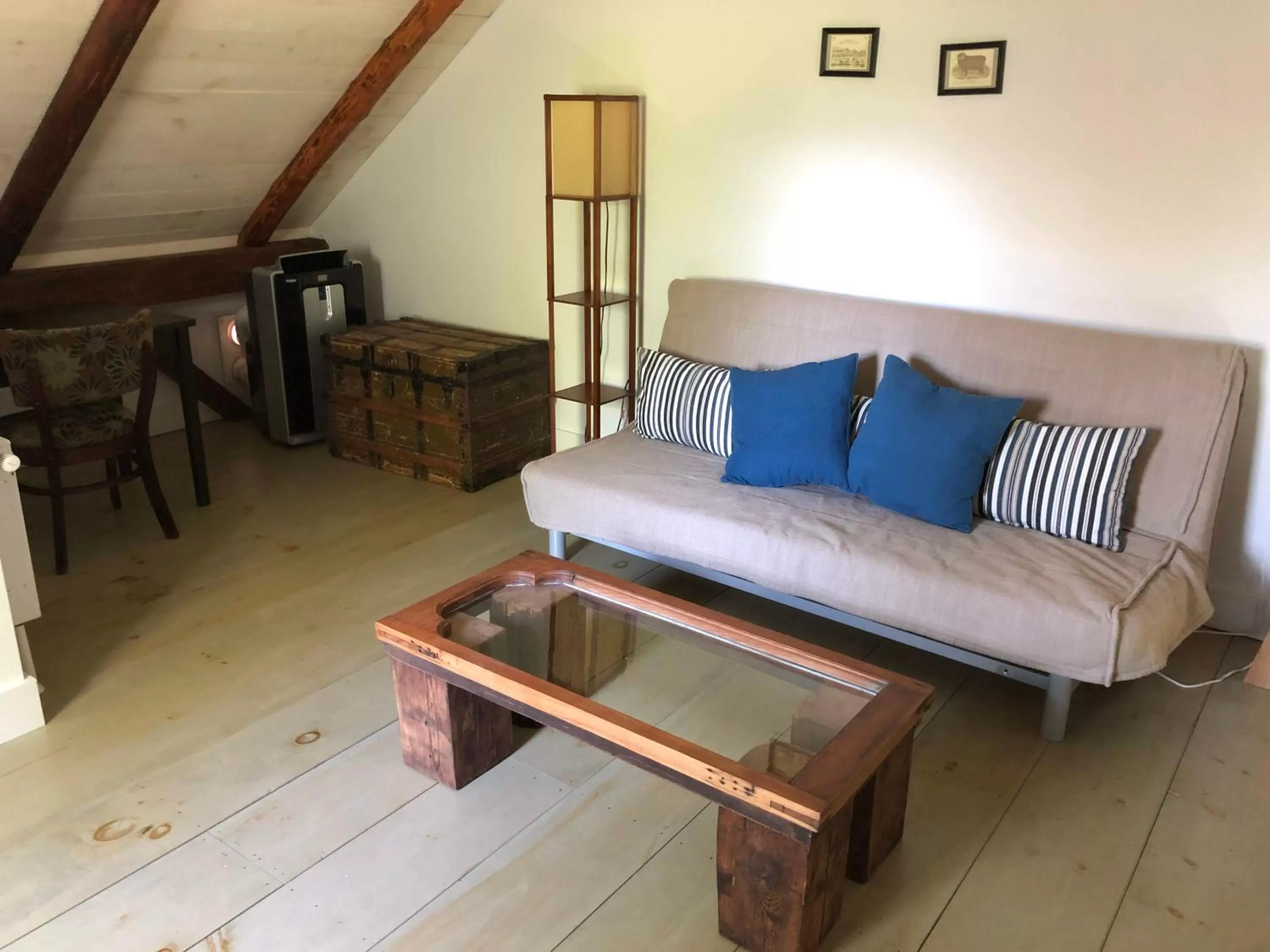 Seating area in Shoreham Inn Bed & Breakfast