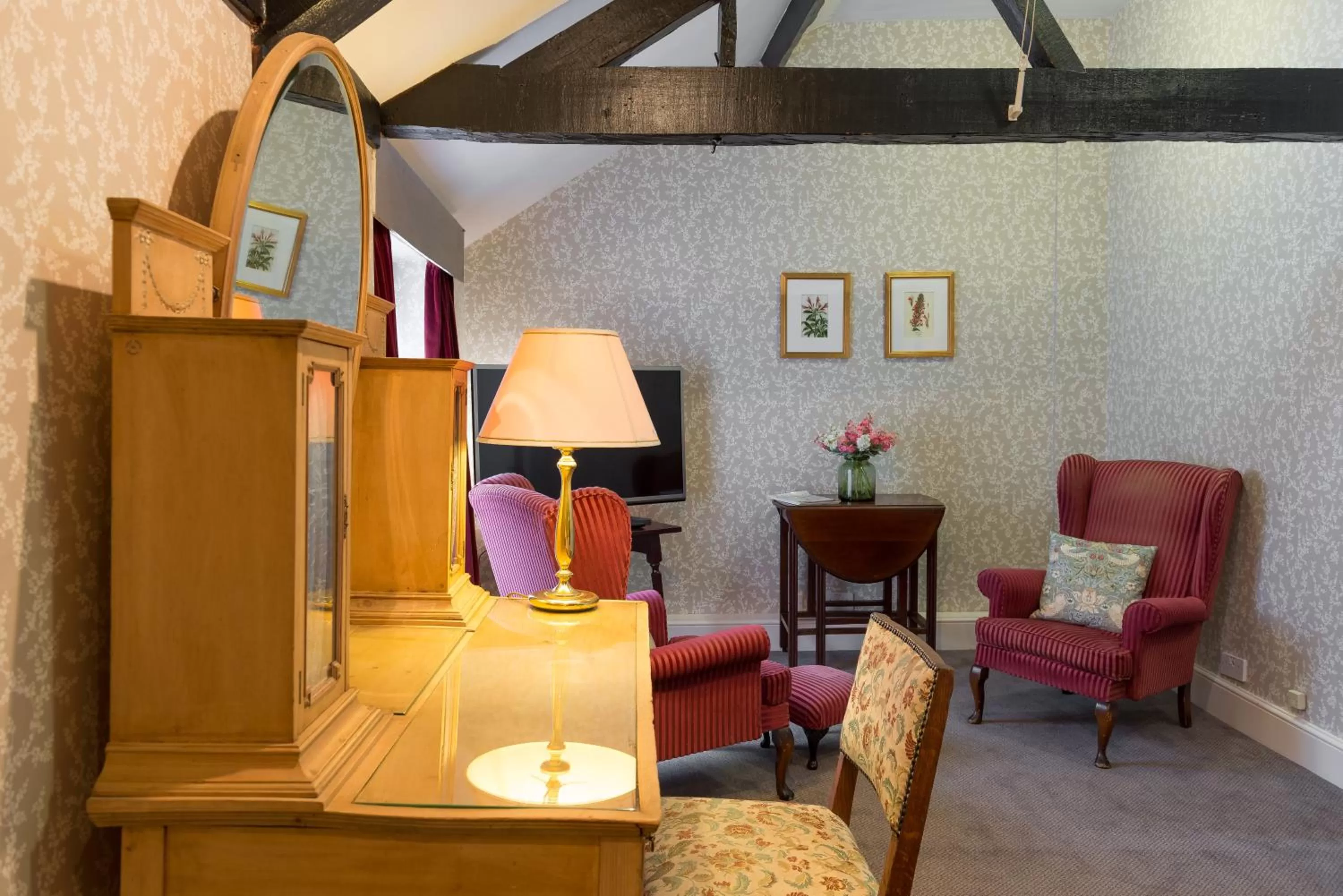 Living room in Best Western Red Lion Hotel