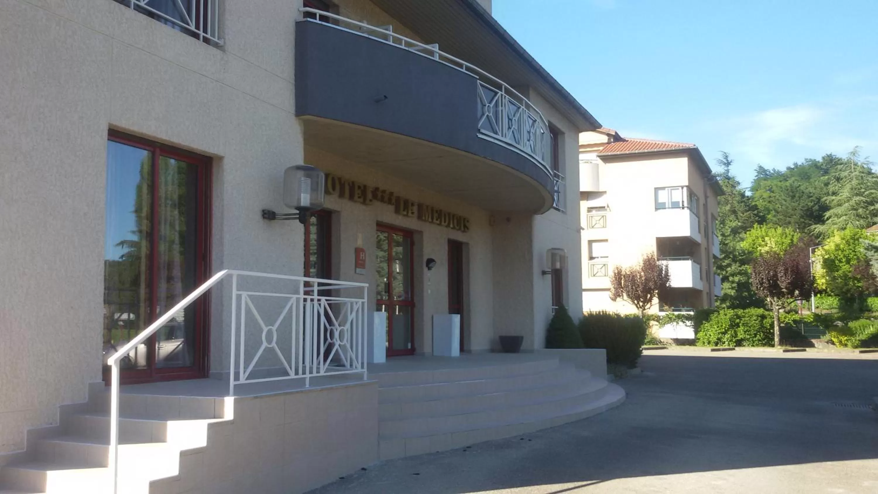 Property building in Le Médicis