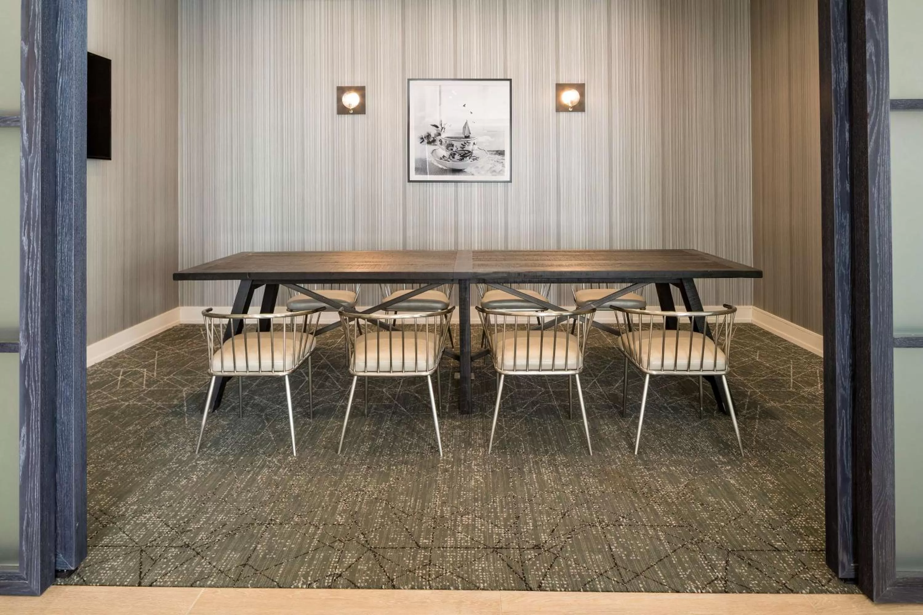 Dining area in DoubleTree by Hilton Boston Logan Airport Chelsea