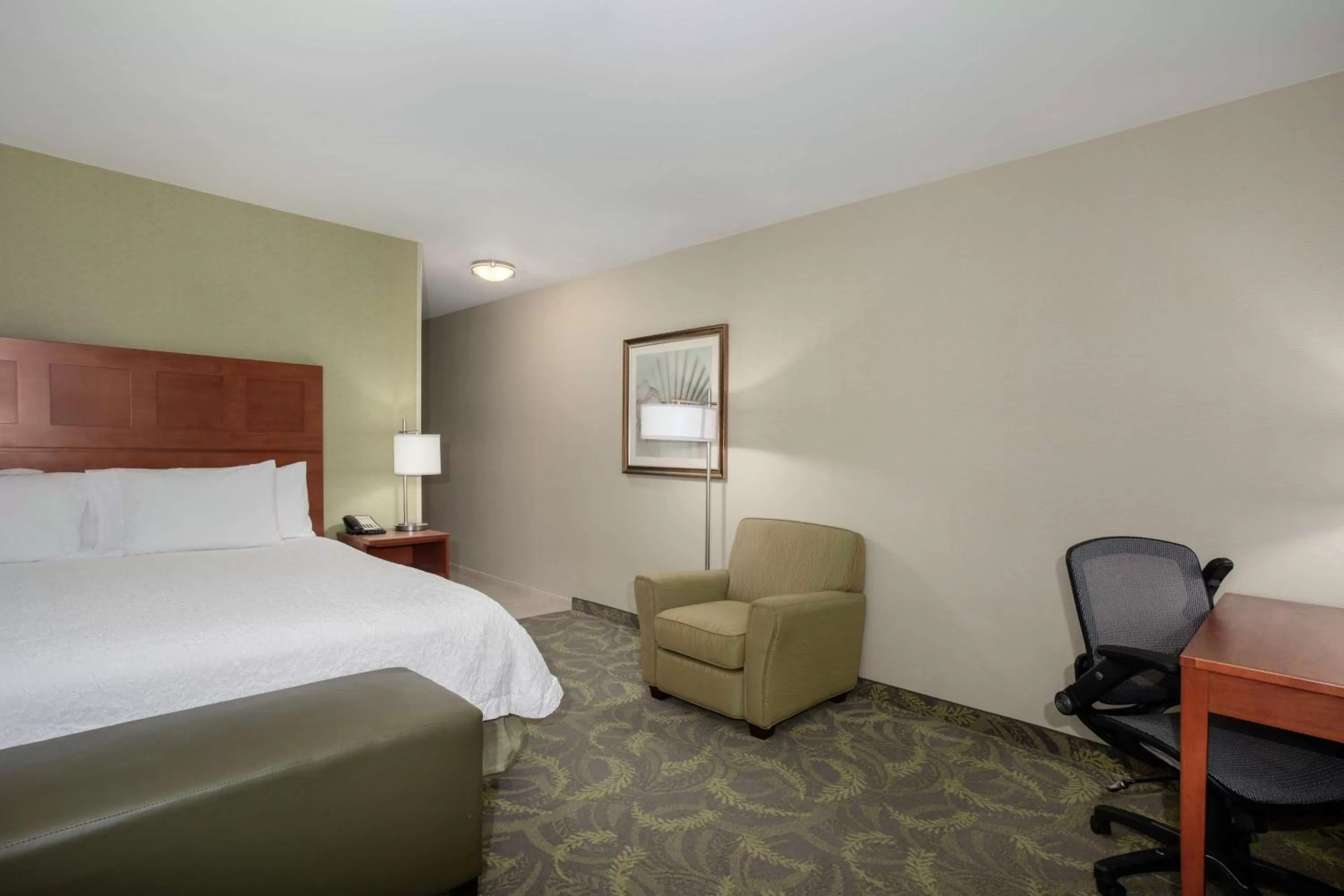 Bedroom, Bed in Hampton Inn & Suites Astoria