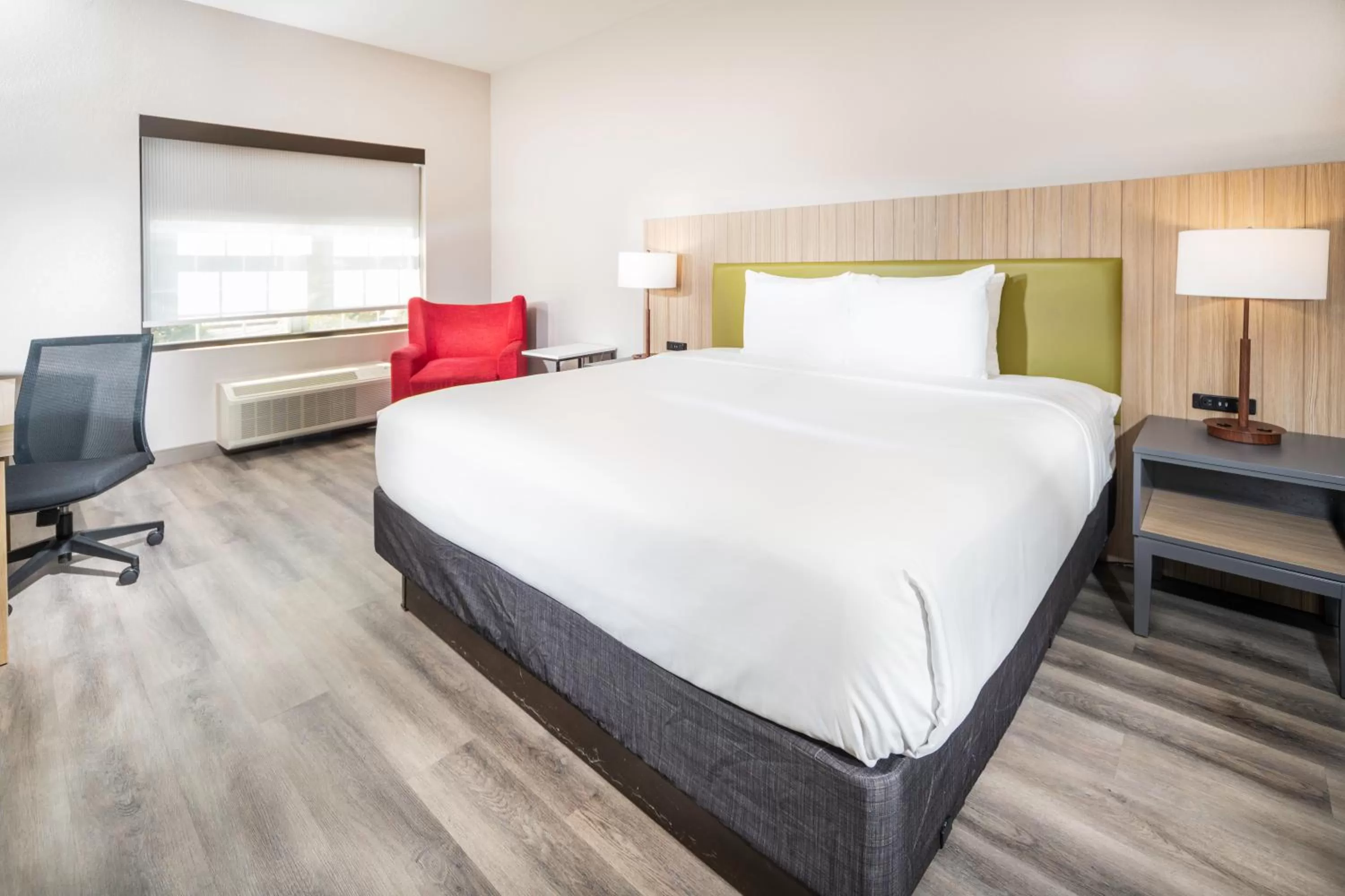 Photo of the whole room, Bed in Country Inn & Suites by Radisson, Cumming near NorthSide Hospital Forsyth