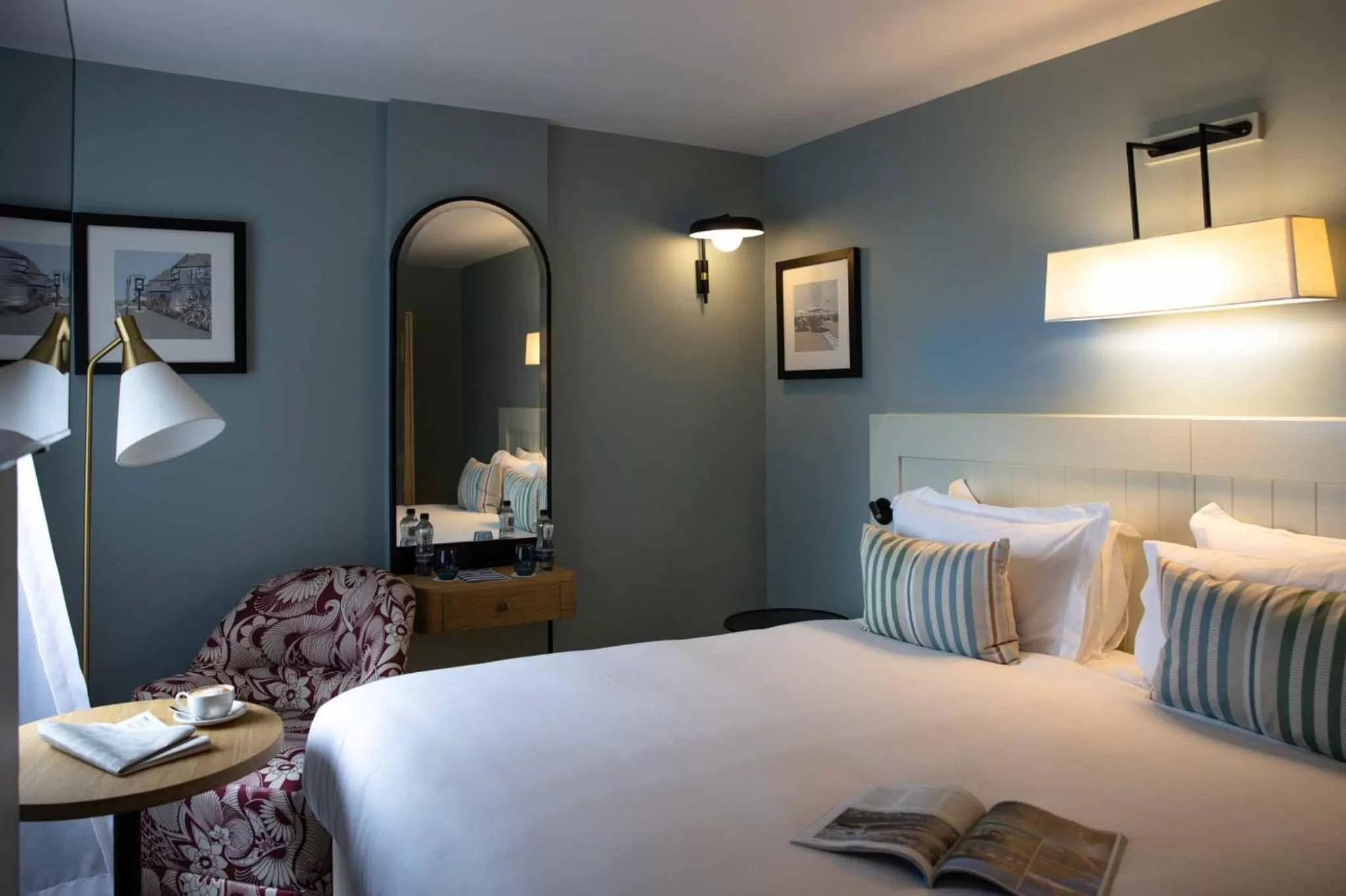 Coffee/tea facilities, Bed in The Relais Cooden Beach and Spa