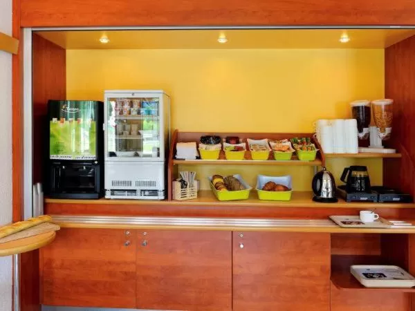 Food and drinks in Ibis Budget Orléans Nord Saran