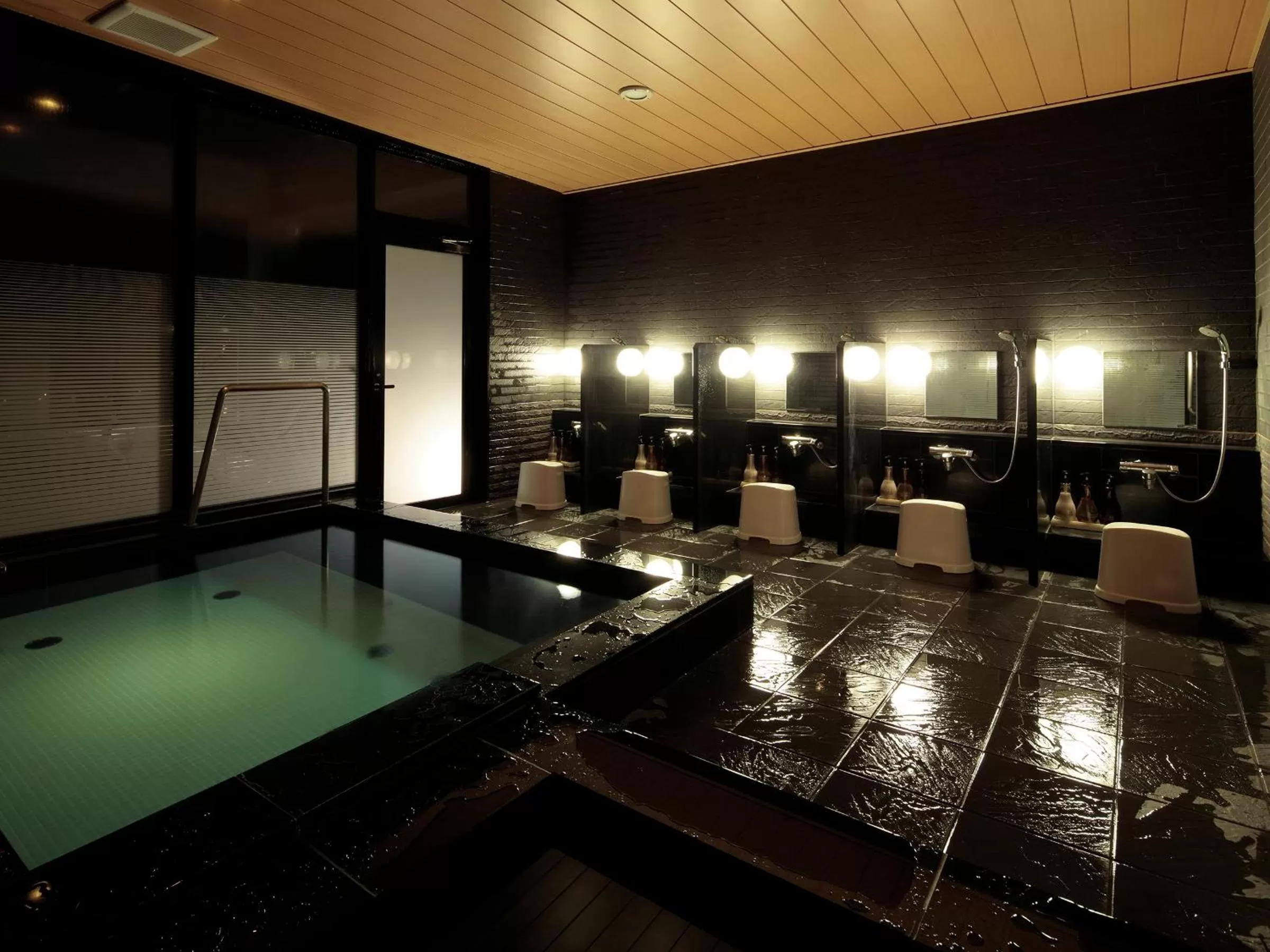 Public Bath in Candeo Hotels Kameyama