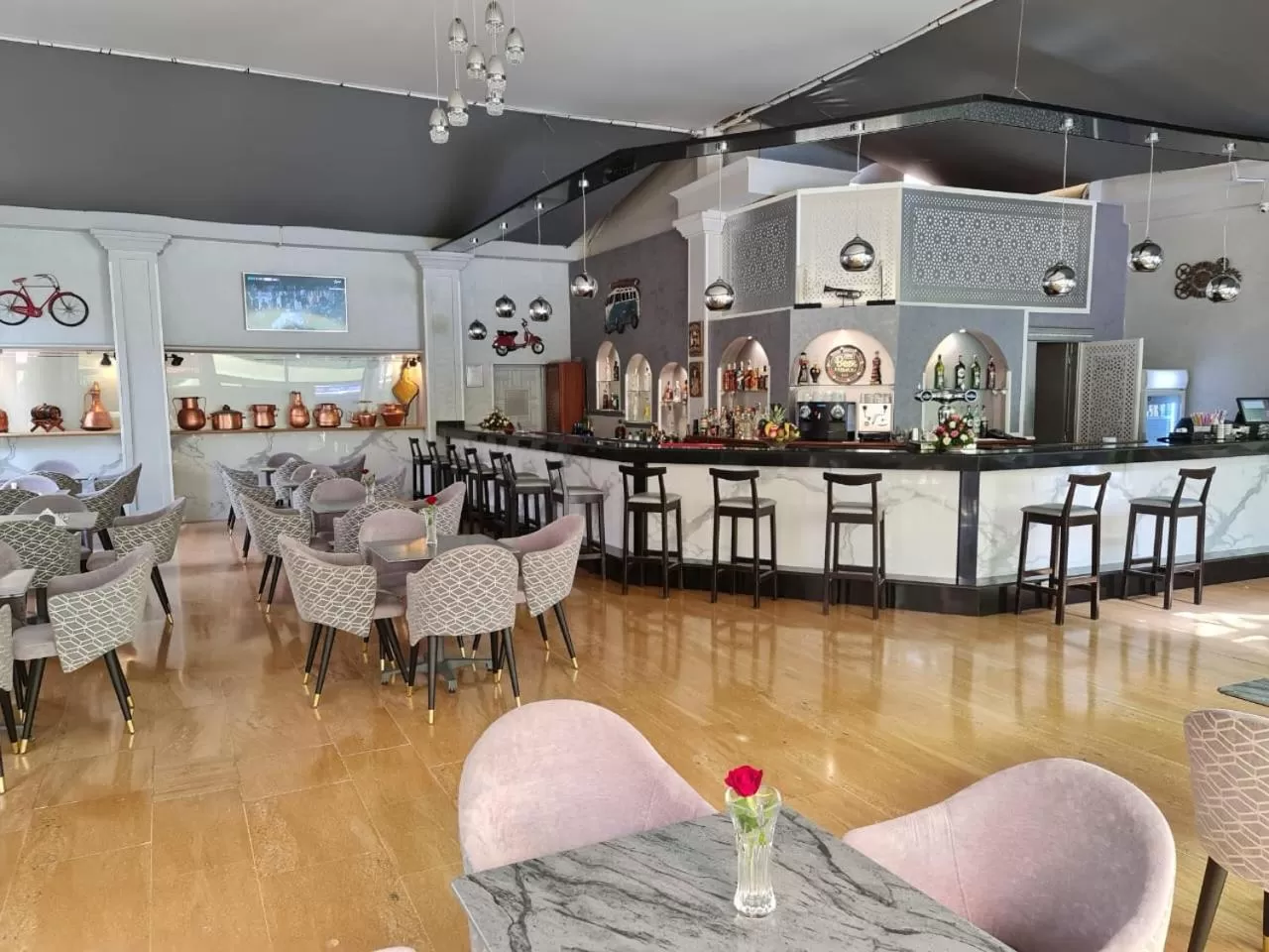 Restaurant/places to eat in El Oumnia Puerto & Spa