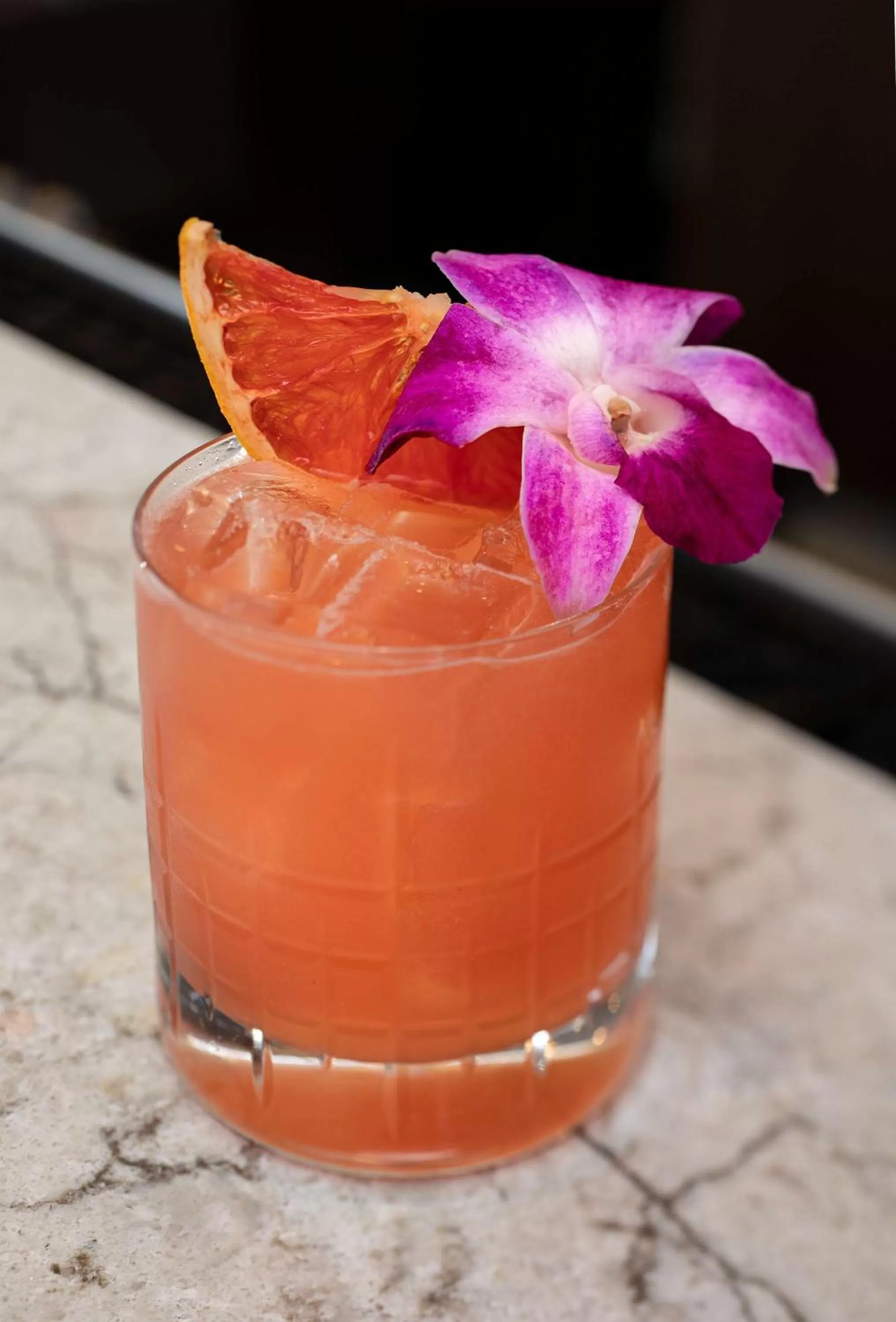 Lounge or bar in The Peregrine Omaha Downtown Curio Collection By Hilton