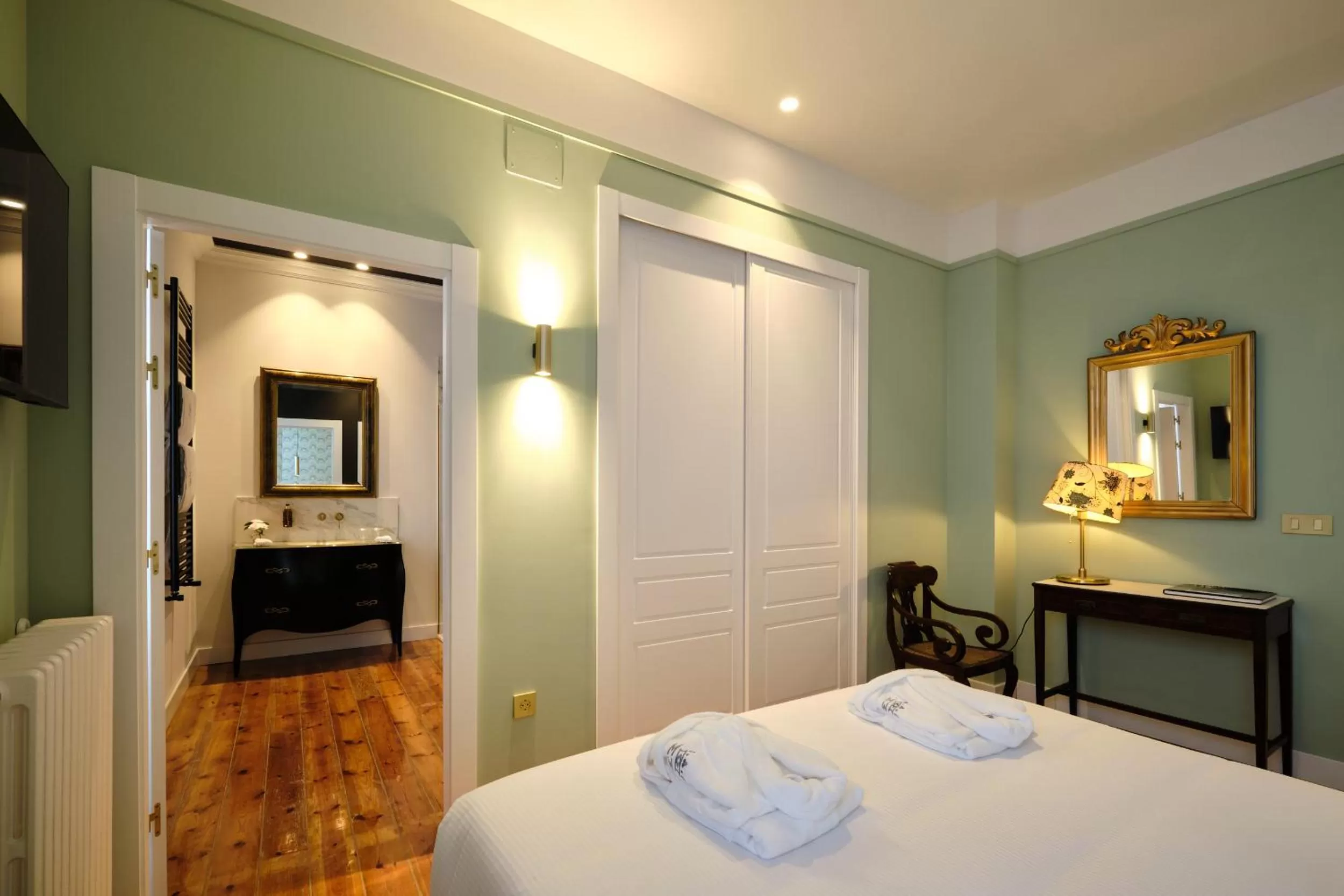 Photo of the whole room, Bed in HOTEL BOUTIQUE VILLA DEL MARQUÉS
