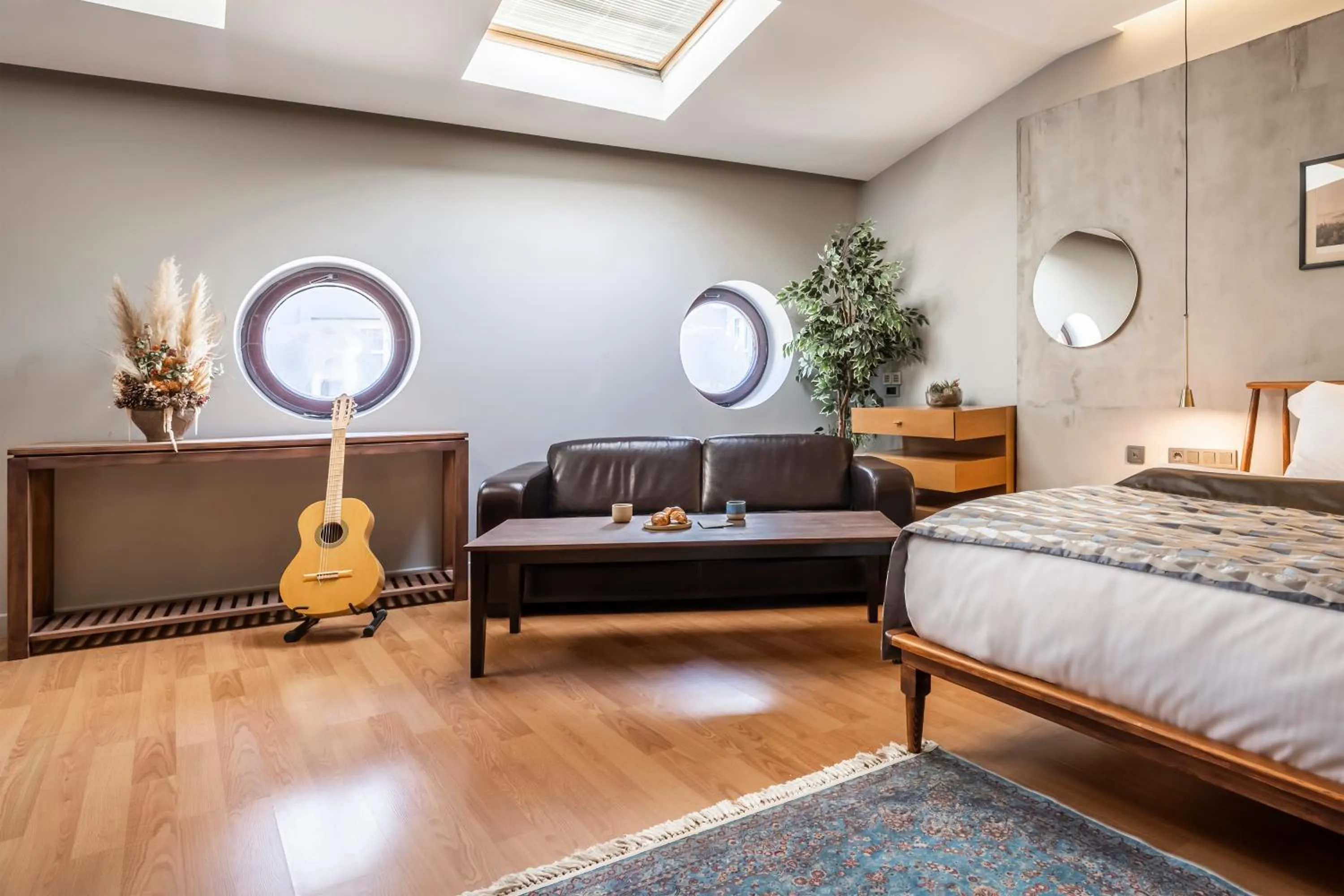 Dining area, Bed in Ansen Hotel and Suites