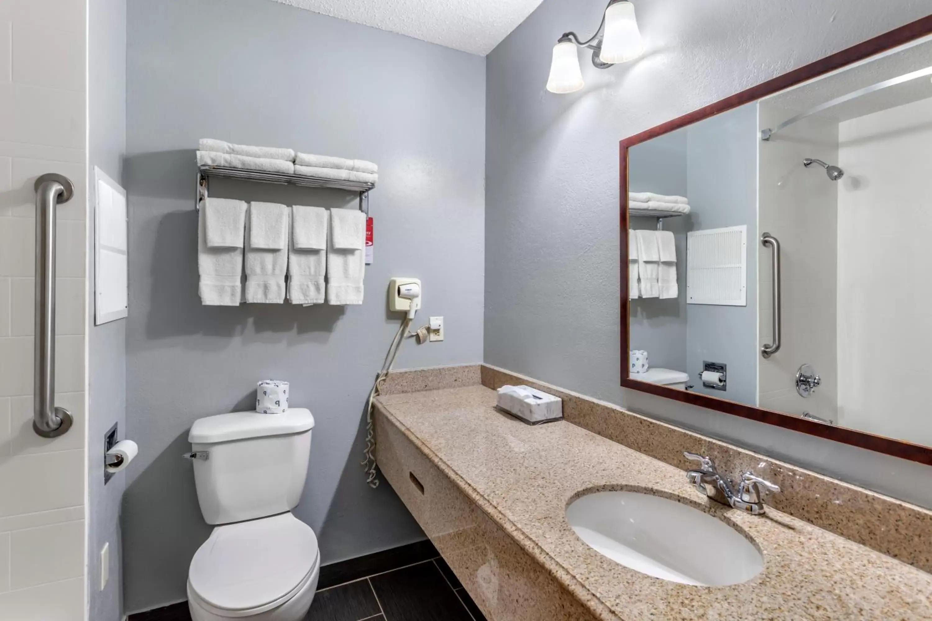 Queen Room with Two Queen Beds in Econo Lodge Inn & Suites Old Saybrook - Westbrook Queen Room with Two Queen Beds in Econo Lodge Inn & Suites Old Saybrook - Westbrook