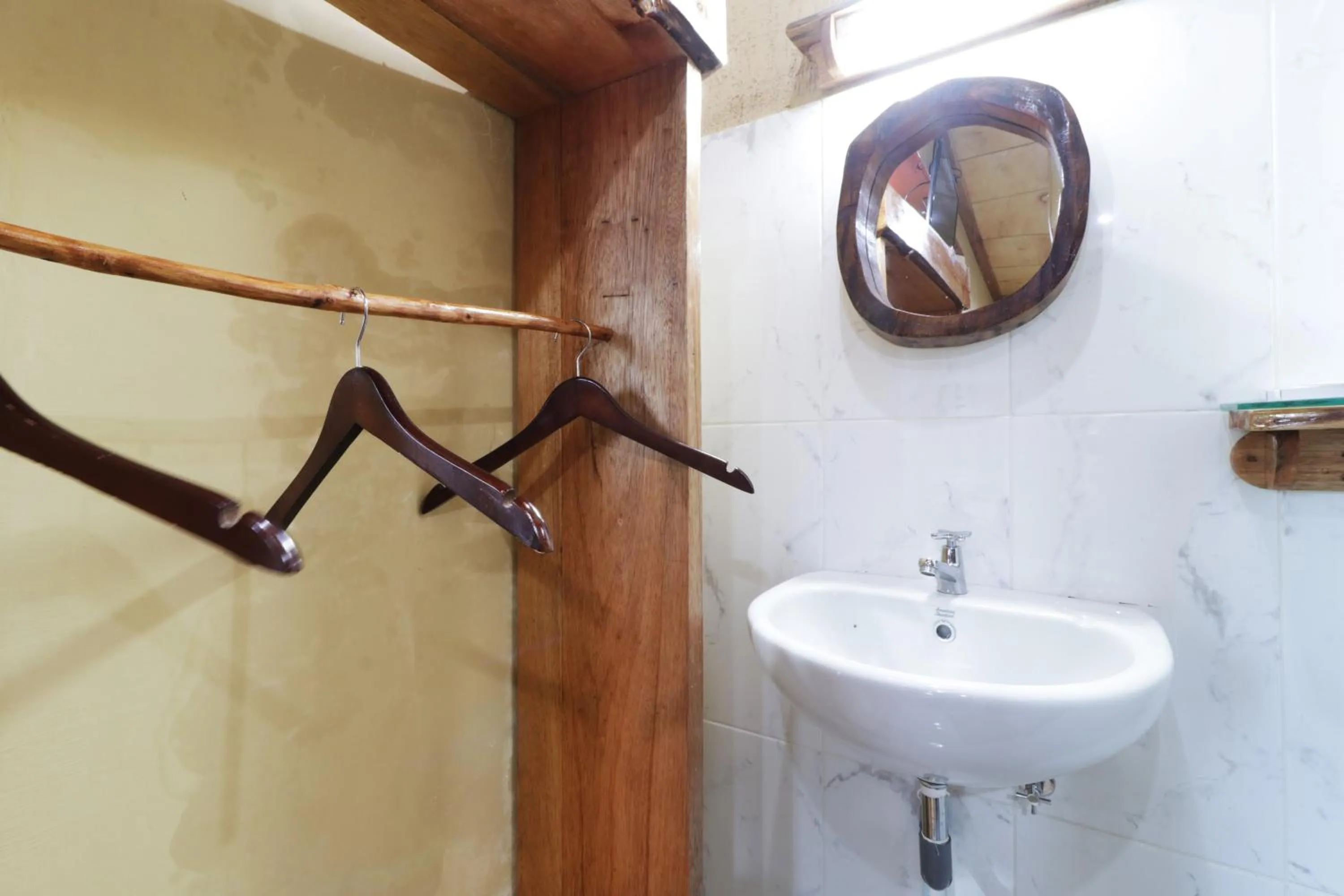 Bathroom in Alloyna Country Cottage Brastagi