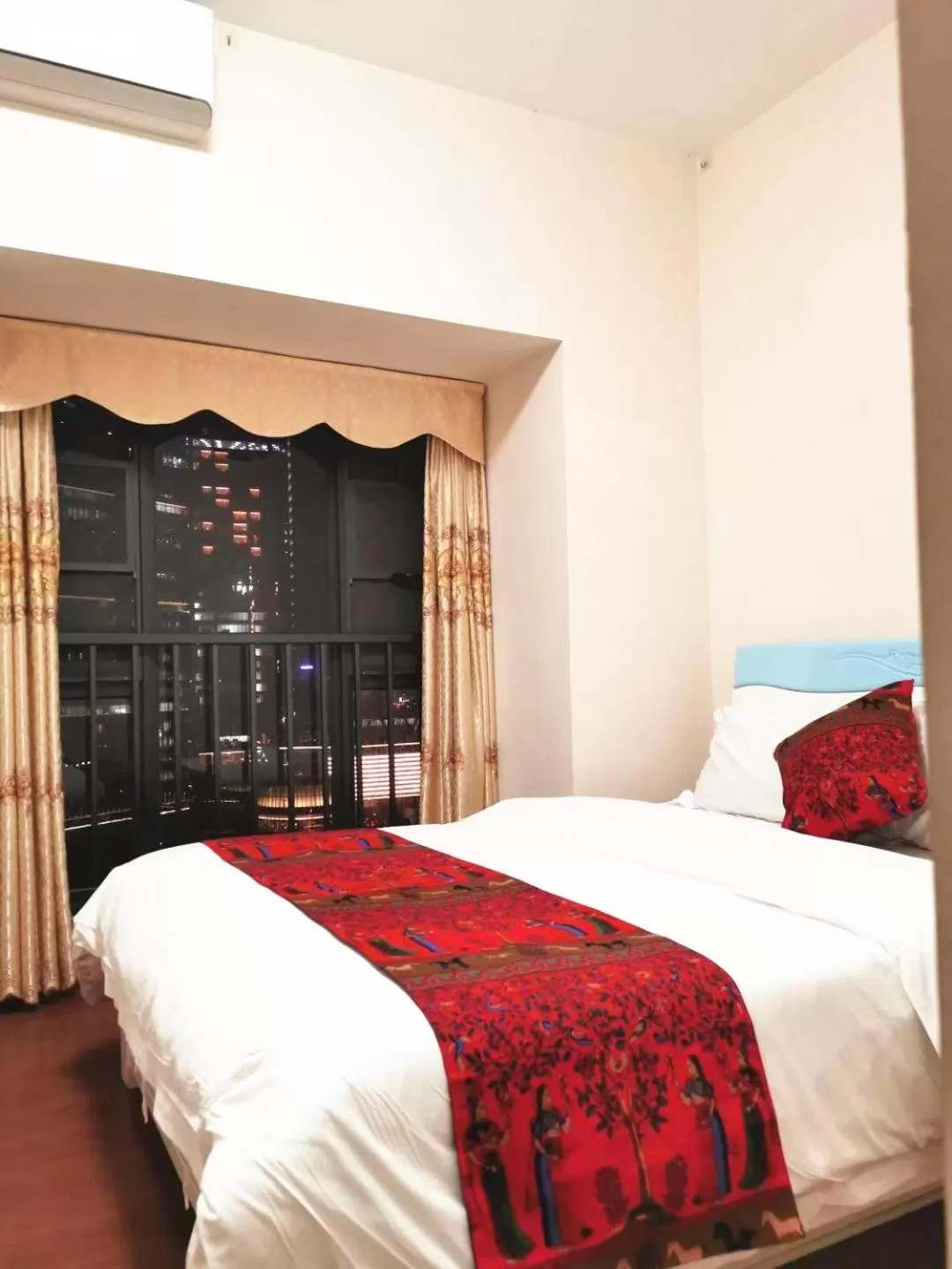 Bedroom, Bed in Guangzhou Victory Apartment